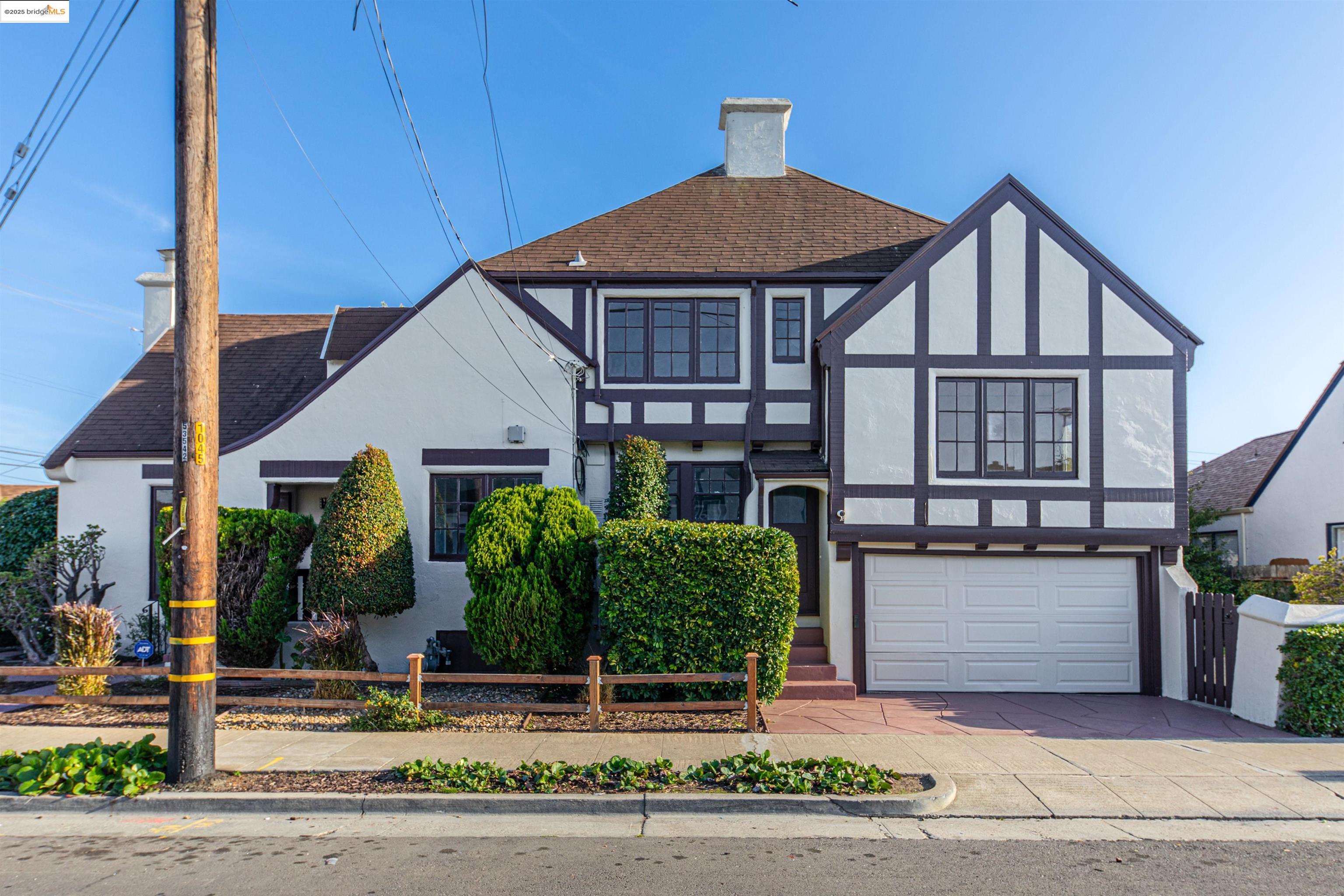 Detail Gallery Image 2 of 51 For 7601 Holly Street, Oakland,  CA 94621 - 4 Beds | 1 Baths