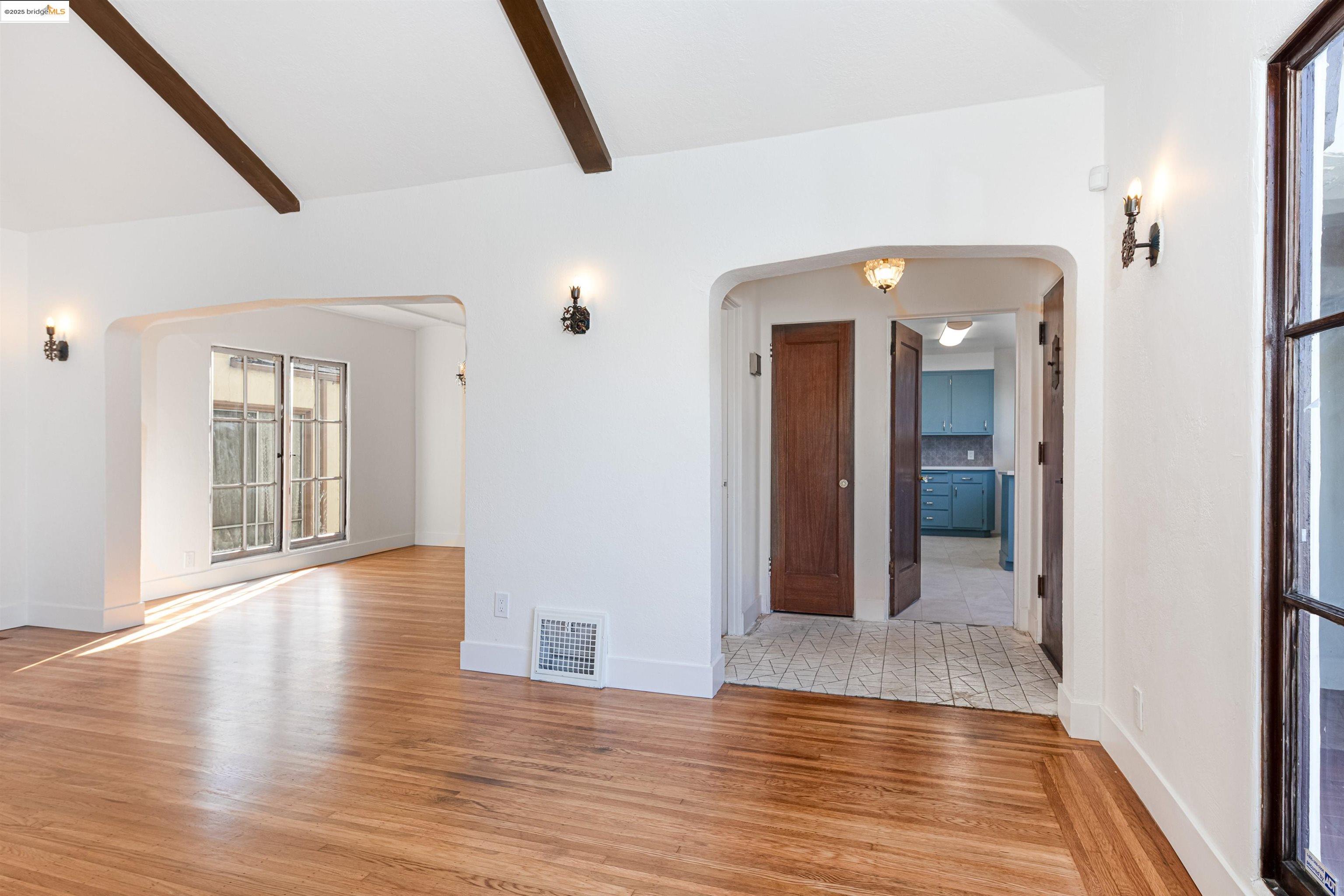 Detail Gallery Image 12 of 51 For 7601 Holly Street, Oakland,  CA 94621 - 4 Beds | 1 Baths