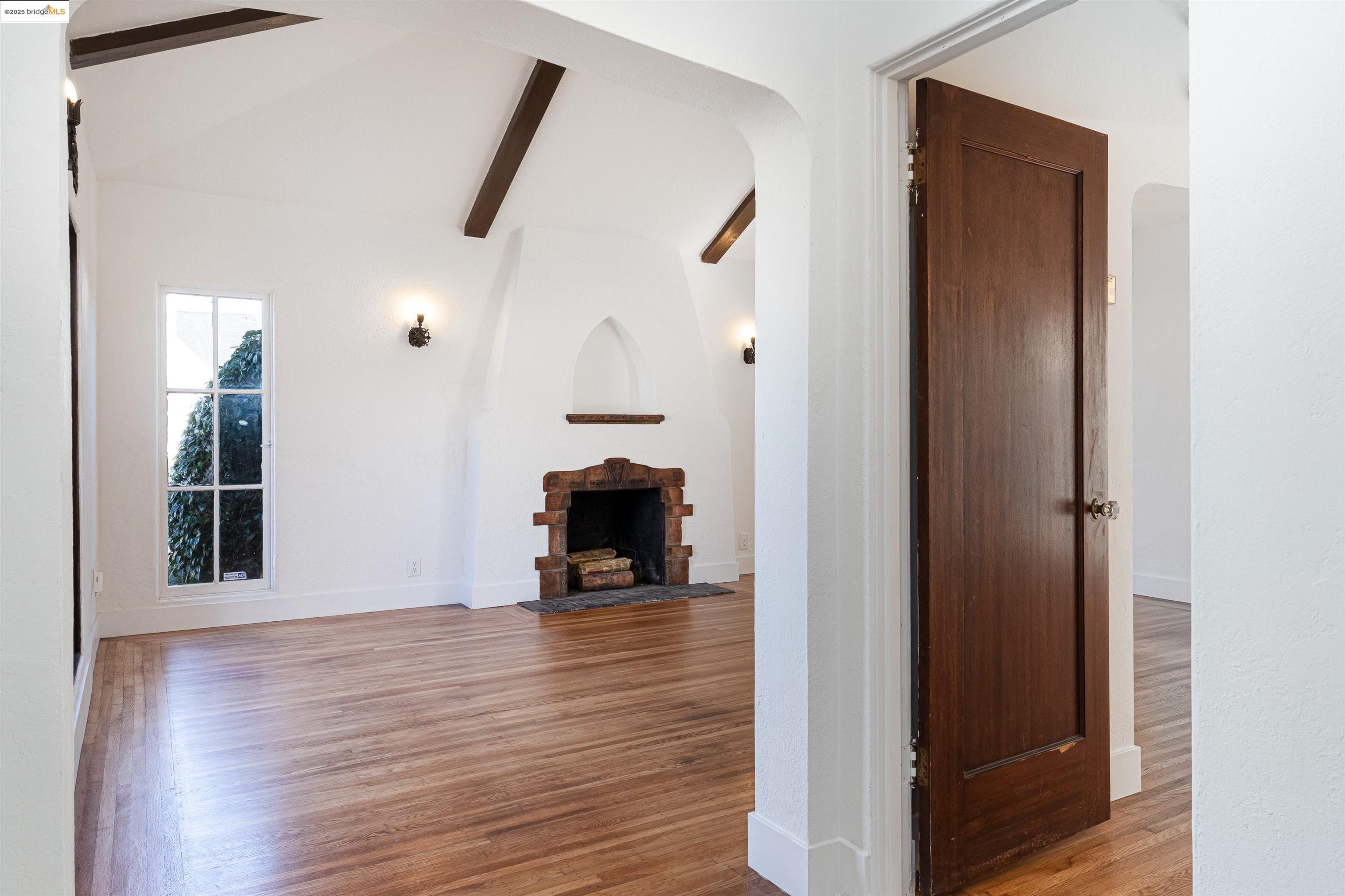 Detail Gallery Image 20 of 51 For 7601 Holly Street, Oakland,  CA 94621 - 4 Beds | 1 Baths