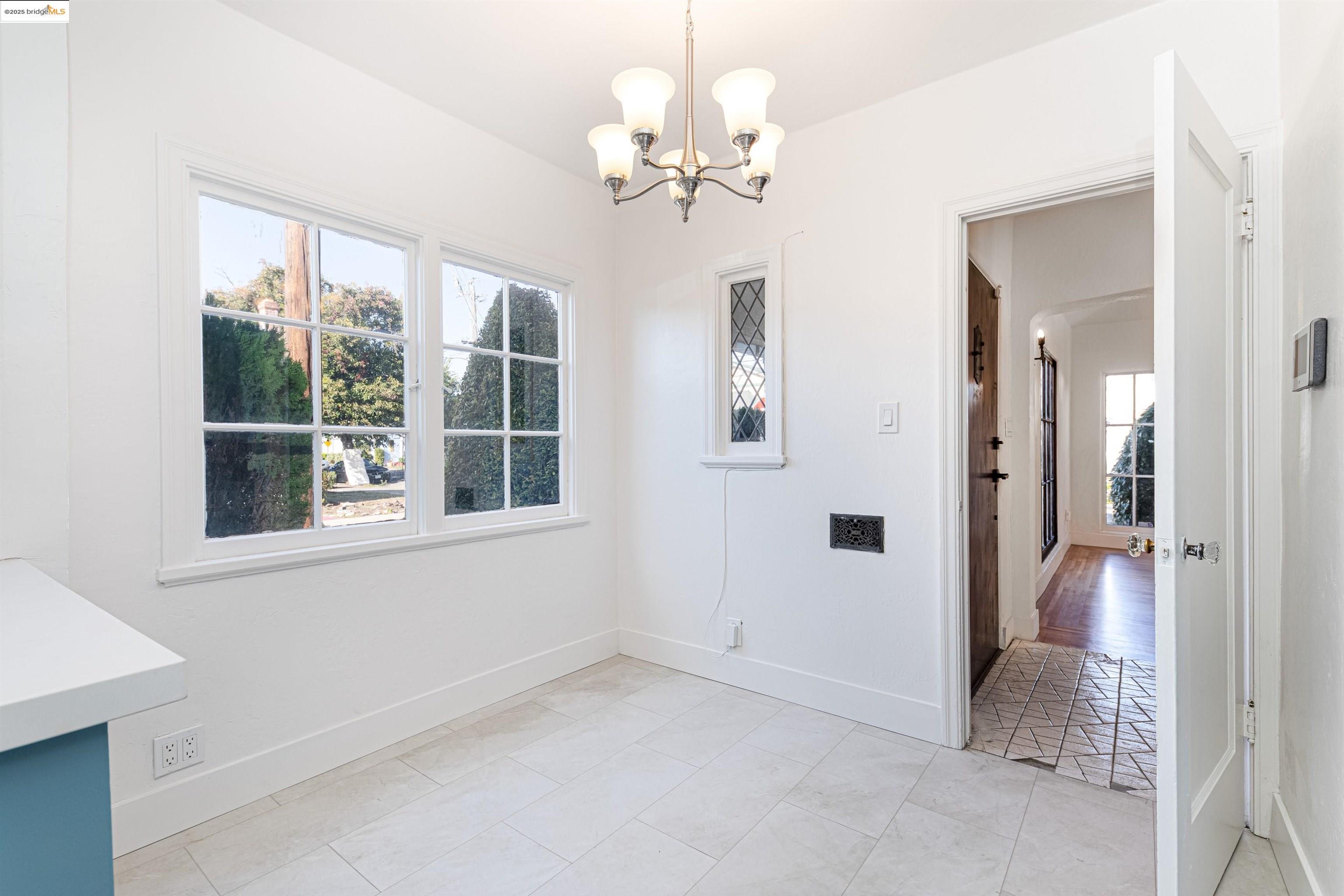 Detail Gallery Image 25 of 51 For 7601 Holly Street, Oakland,  CA 94621 - 4 Beds | 1 Baths