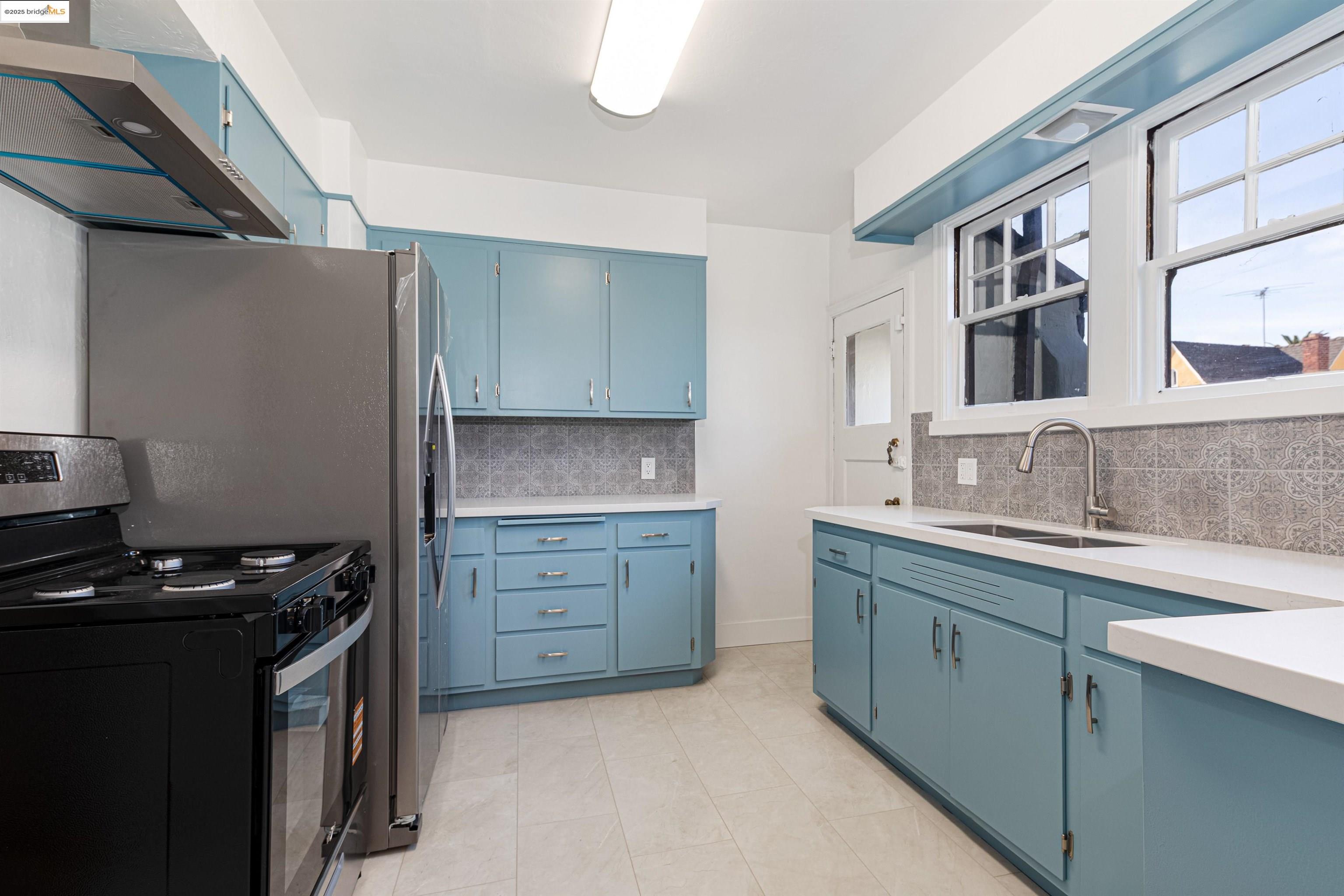 Detail Gallery Image 27 of 51 For 7601 Holly Street, Oakland,  CA 94621 - 4 Beds | 1 Baths