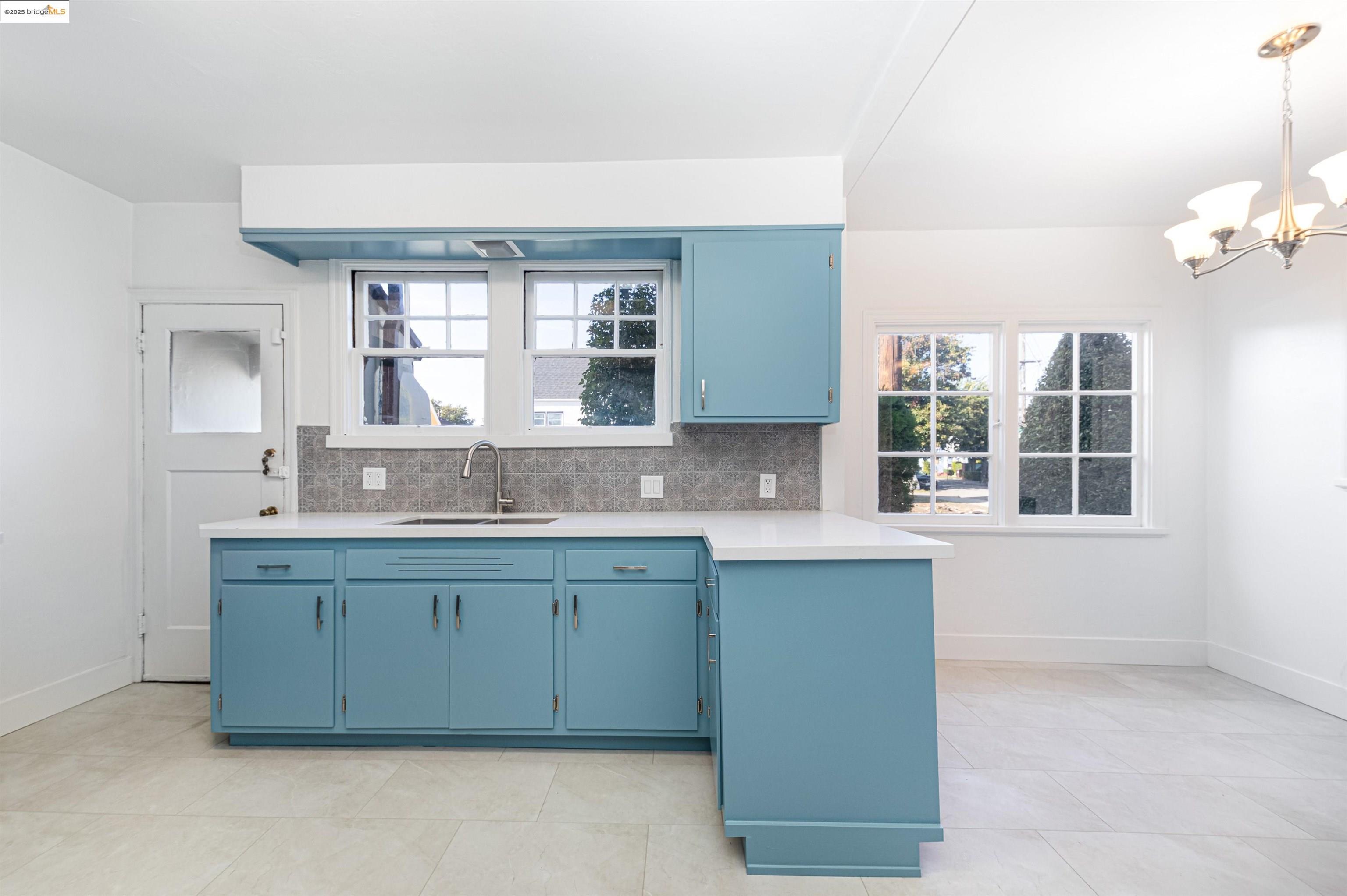 Detail Gallery Image 29 of 51 For 7601 Holly Street, Oakland,  CA 94621 - 4 Beds | 1 Baths