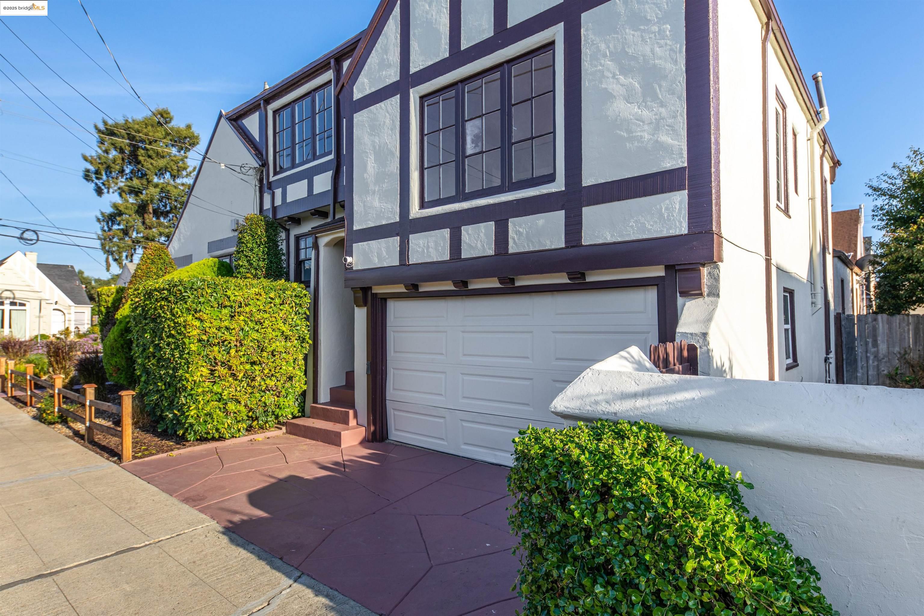 Detail Gallery Image 4 of 51 For 7601 Holly Street, Oakland,  CA 94621 - 4 Beds | 1 Baths