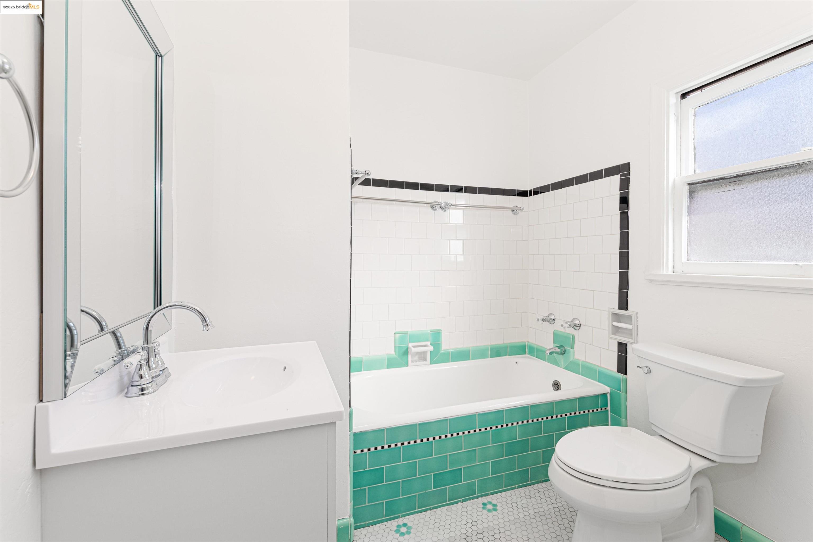 Detail Gallery Image 31 of 51 For 7601 Holly Street, Oakland,  CA 94621 - 4 Beds | 1 Baths