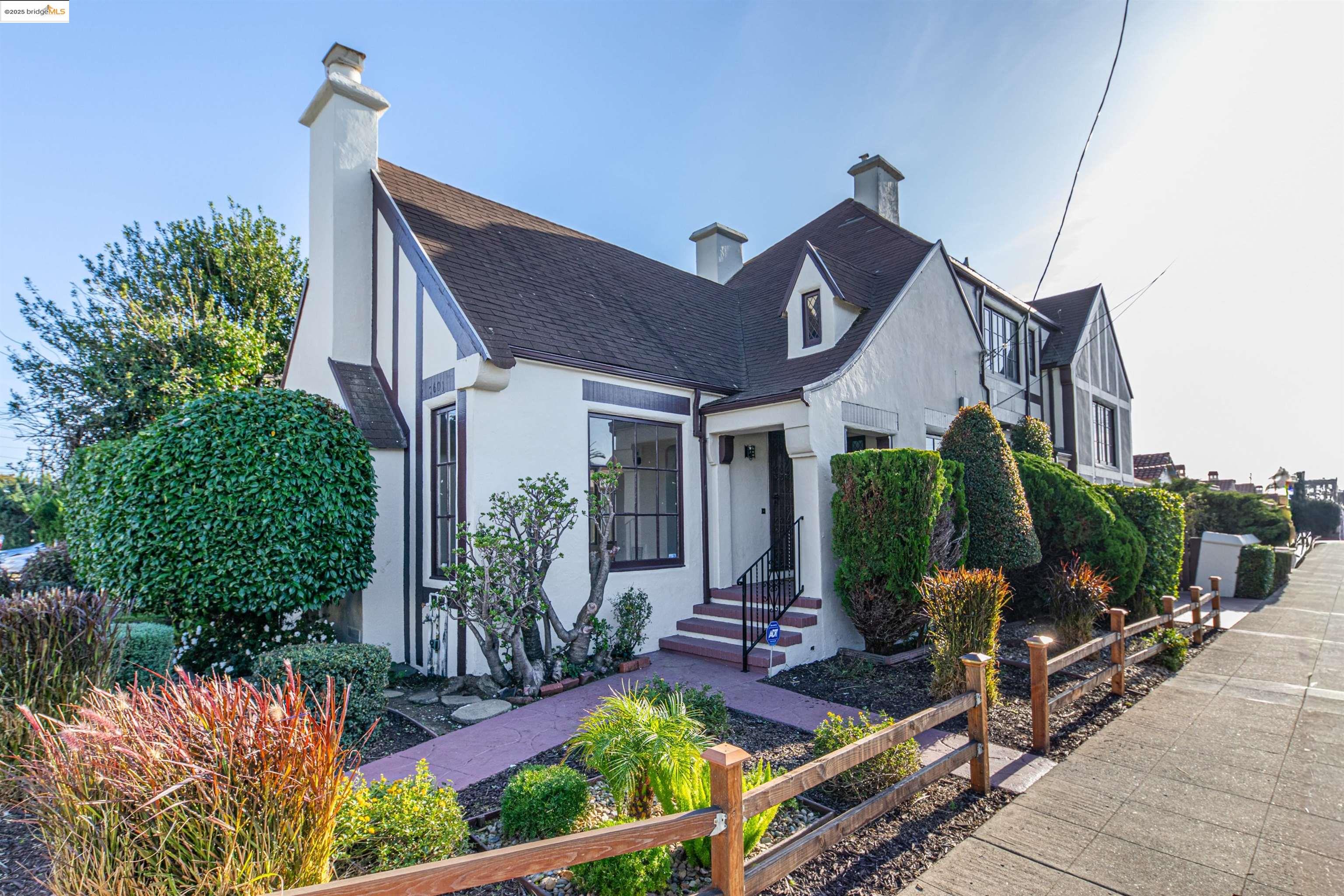 Detail Gallery Image 5 of 51 For 7601 Holly Street, Oakland,  CA 94621 - 4 Beds | 1 Baths