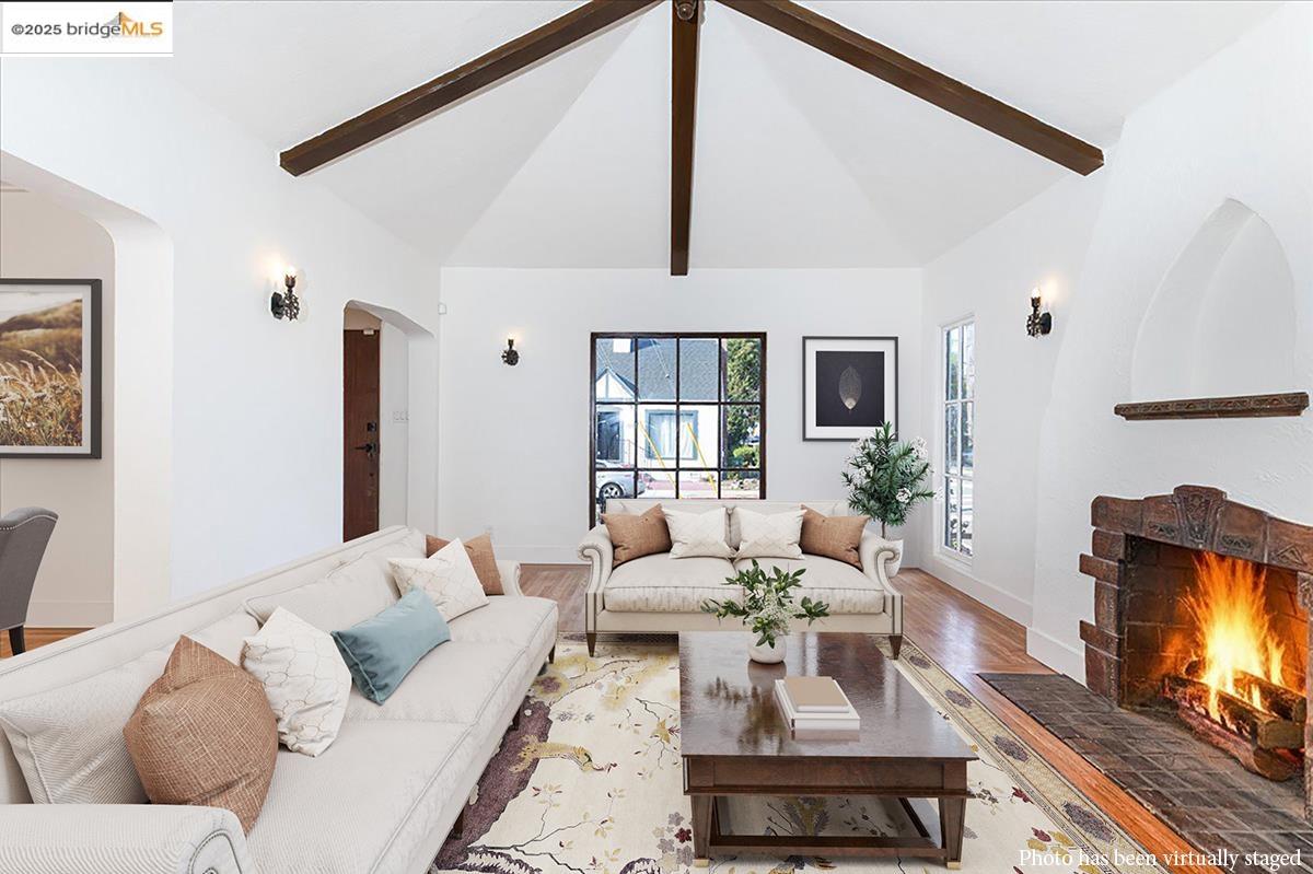 Detail Gallery Image 8 of 51 For 7601 Holly Street, Oakland,  CA 94621 - 4 Beds | 1 Baths