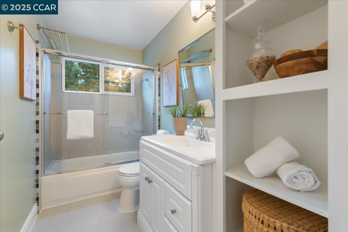 Detail Gallery Image 21 of 28 For 206 Buena Vida Ct, Martinez,  CA 94553 - 2 Beds | 2/1 Baths