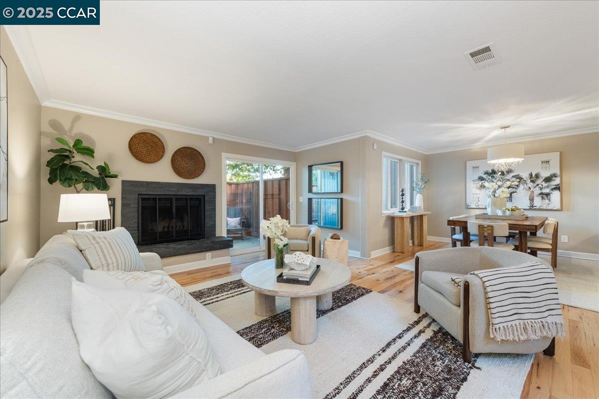 Detail Gallery Image 4 of 28 For 206 Buena Vida Ct, Martinez,  CA 94553 - 2 Beds | 2/1 Baths