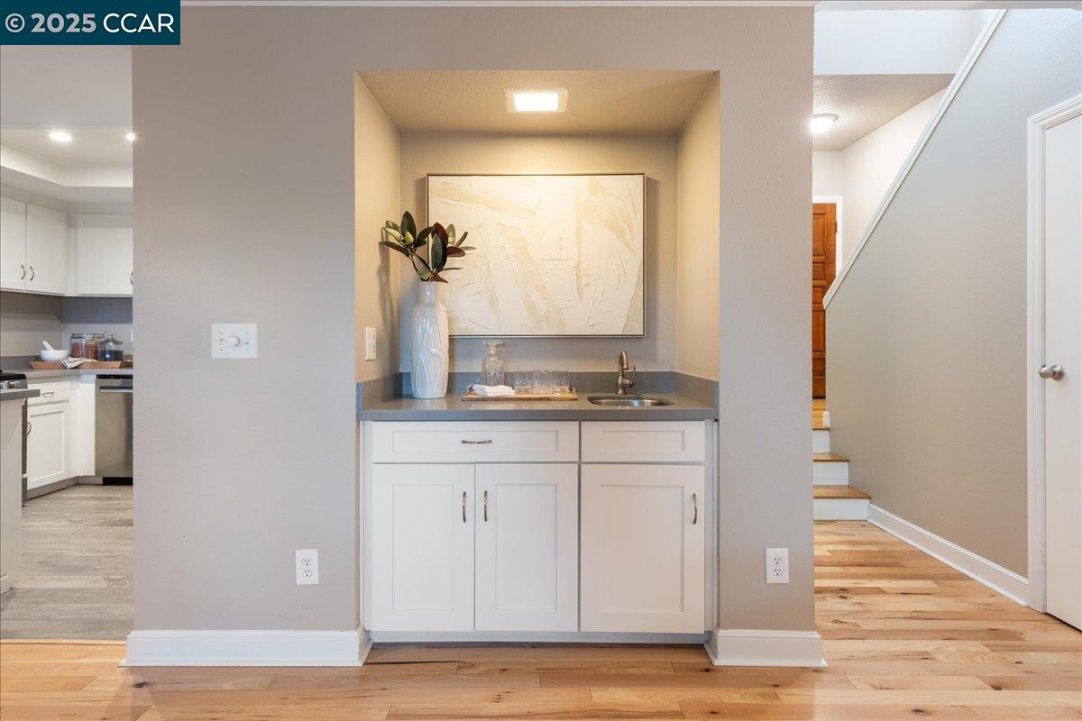 Detail Gallery Image 6 of 28 For 206 Buena Vida Ct, Martinez,  CA 94553 - 2 Beds | 2/1 Baths