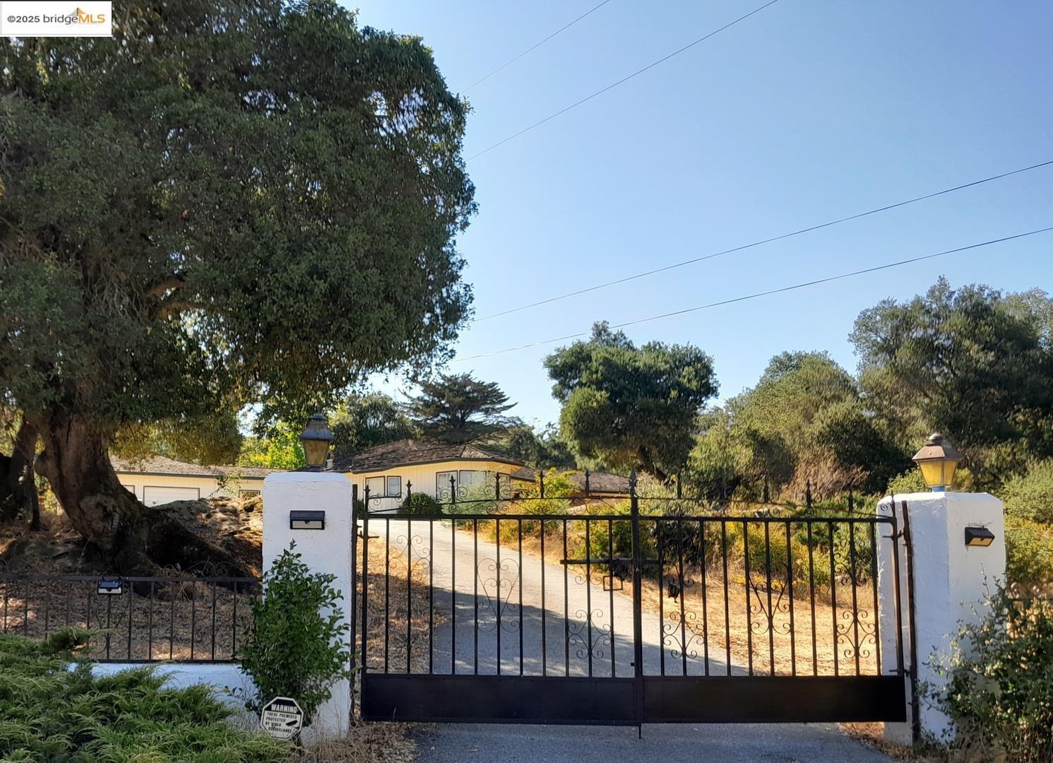 Detail Gallery Image 2 of 30 For 9375 Watsonville Rd, Gilroy,  CA 95020 - 2 Beds | 2 Baths