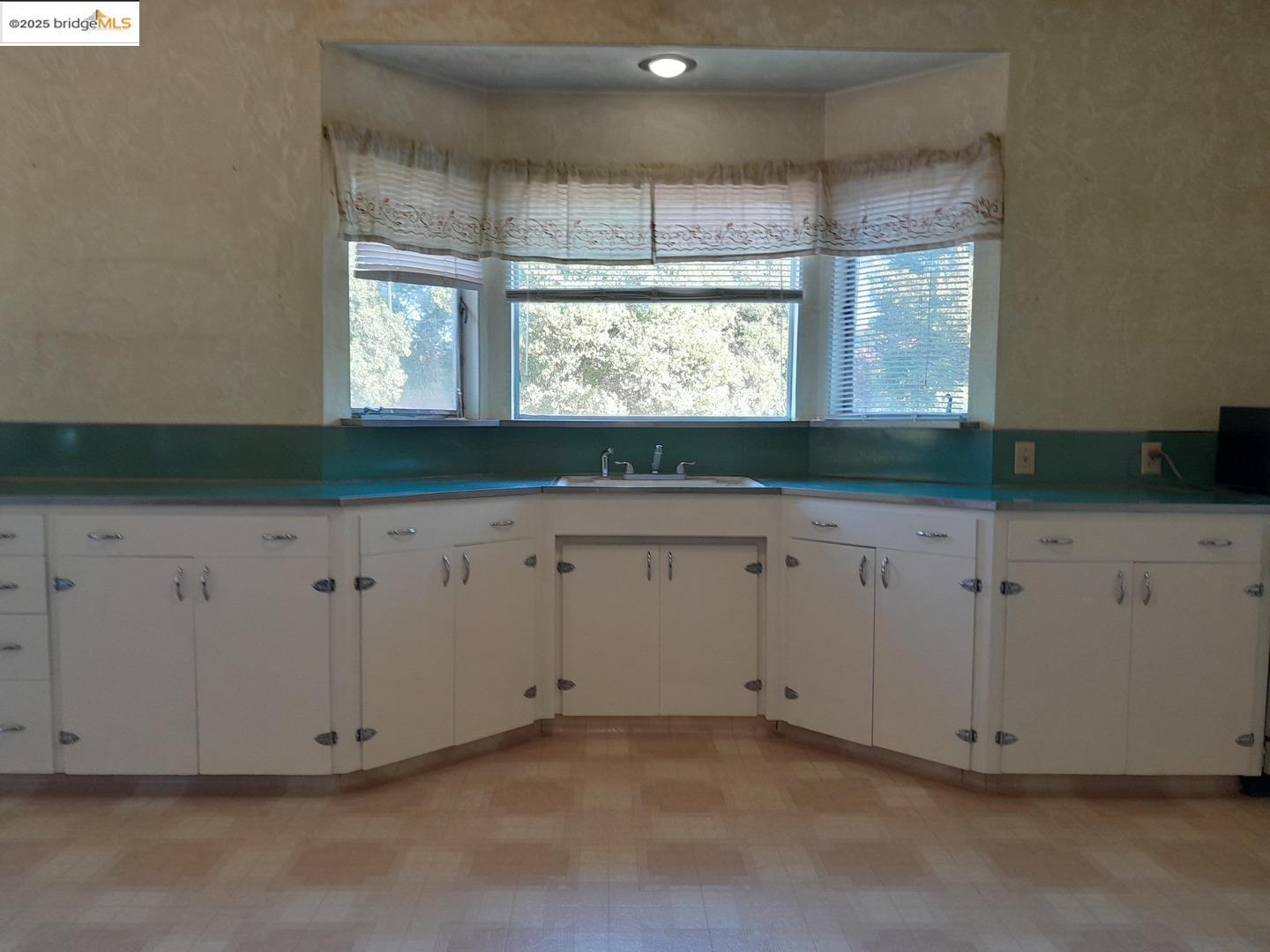 Detail Gallery Image 17 of 30 For 9375 Watsonville Rd, Gilroy,  CA 95020 - 2 Beds | 2 Baths