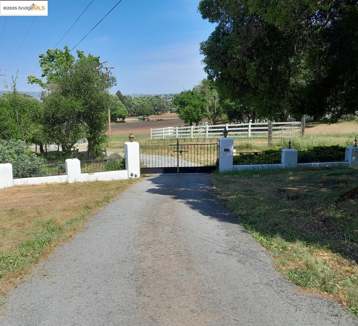 Detail Gallery Image 9 of 30 For 9375 Watsonville Rd, Gilroy,  CA 95020 - 2 Beds | 2 Baths