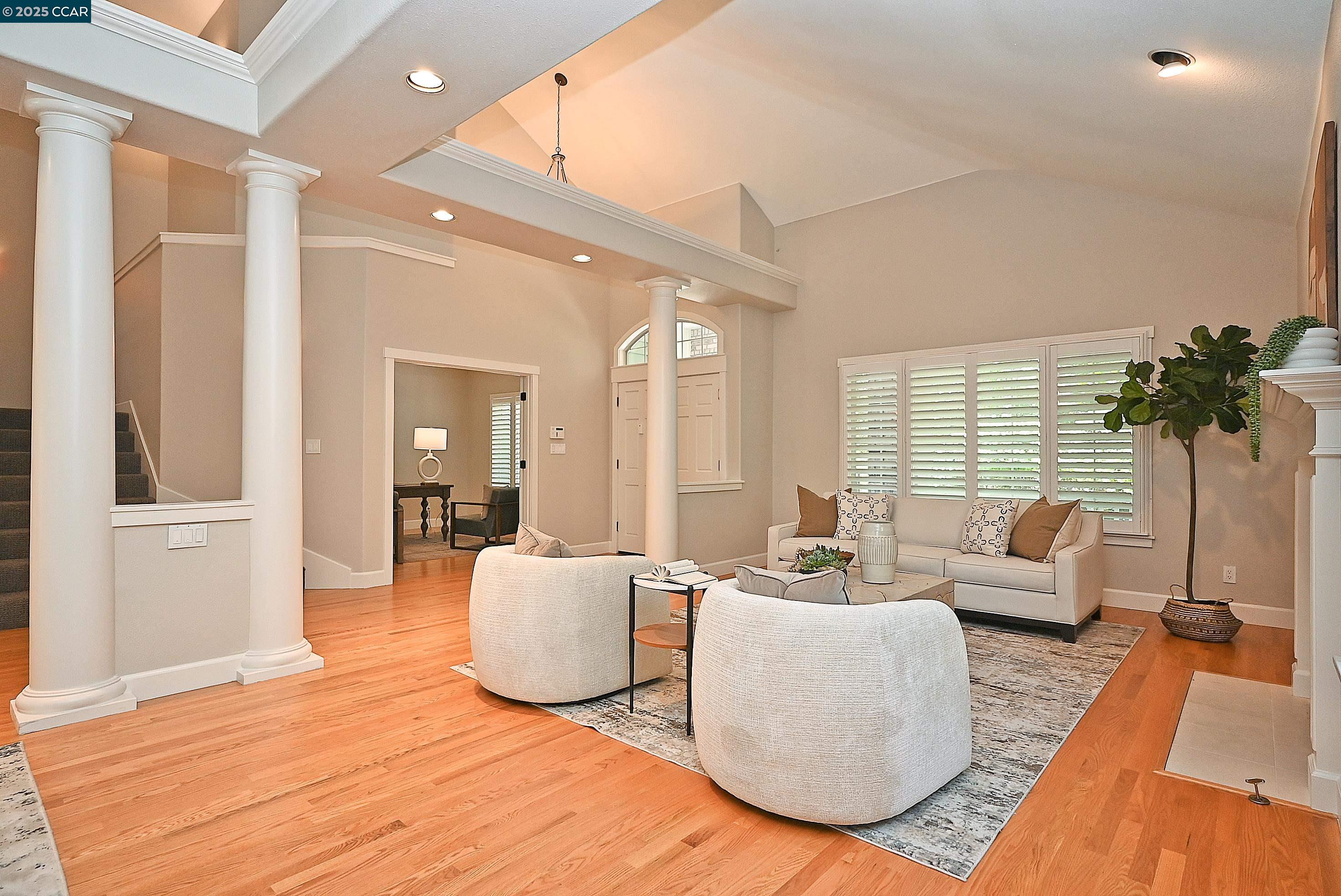 Detail Gallery Image 4 of 60 For 421 Twin Oaks Ln, Walnut Creek,  CA 94596 - 5 Beds | 3/1 Baths