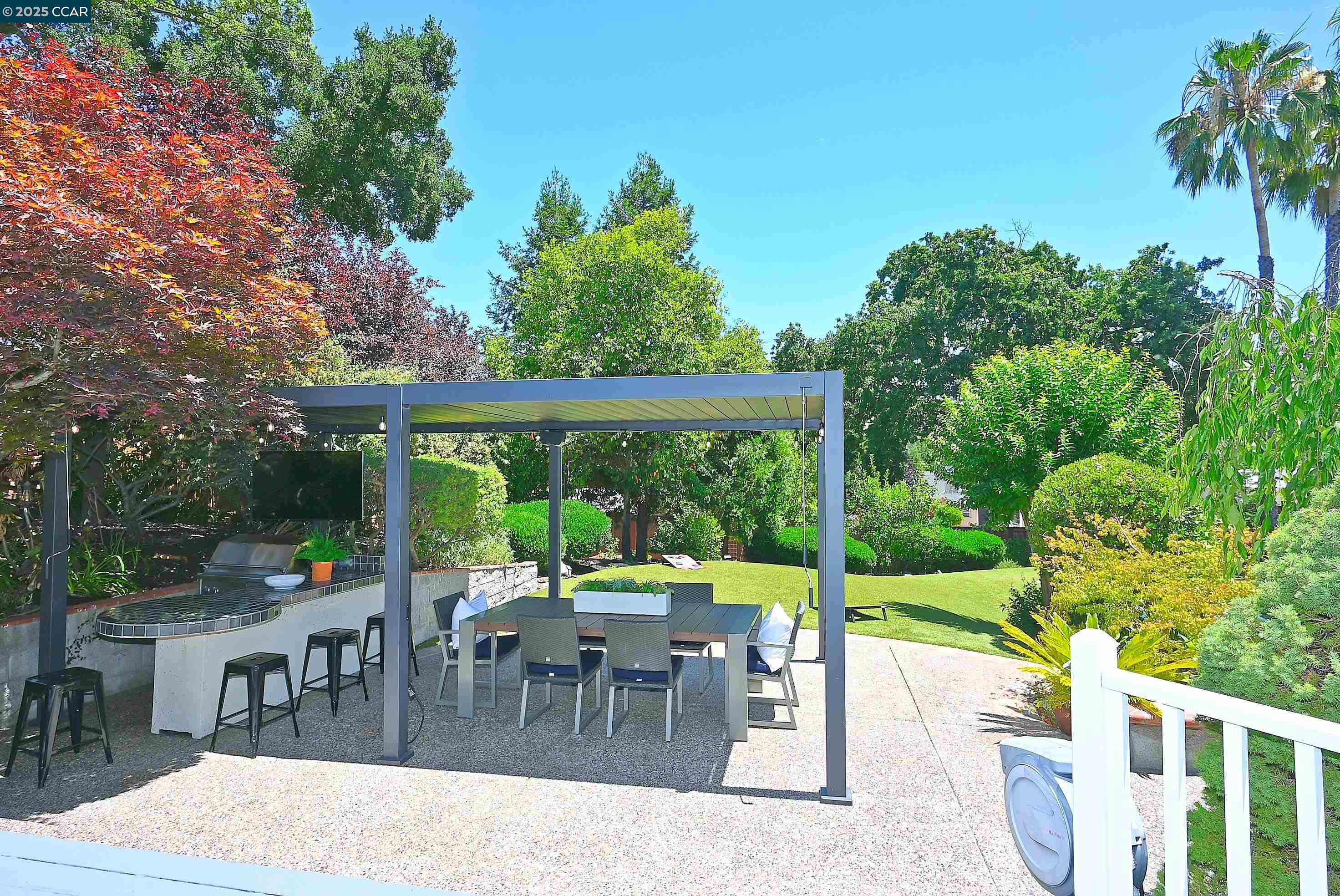 Detail Gallery Image 34 of 60 For 421 Twin Oaks Ln, Walnut Creek,  CA 94596 - 5 Beds | 3/1 Baths