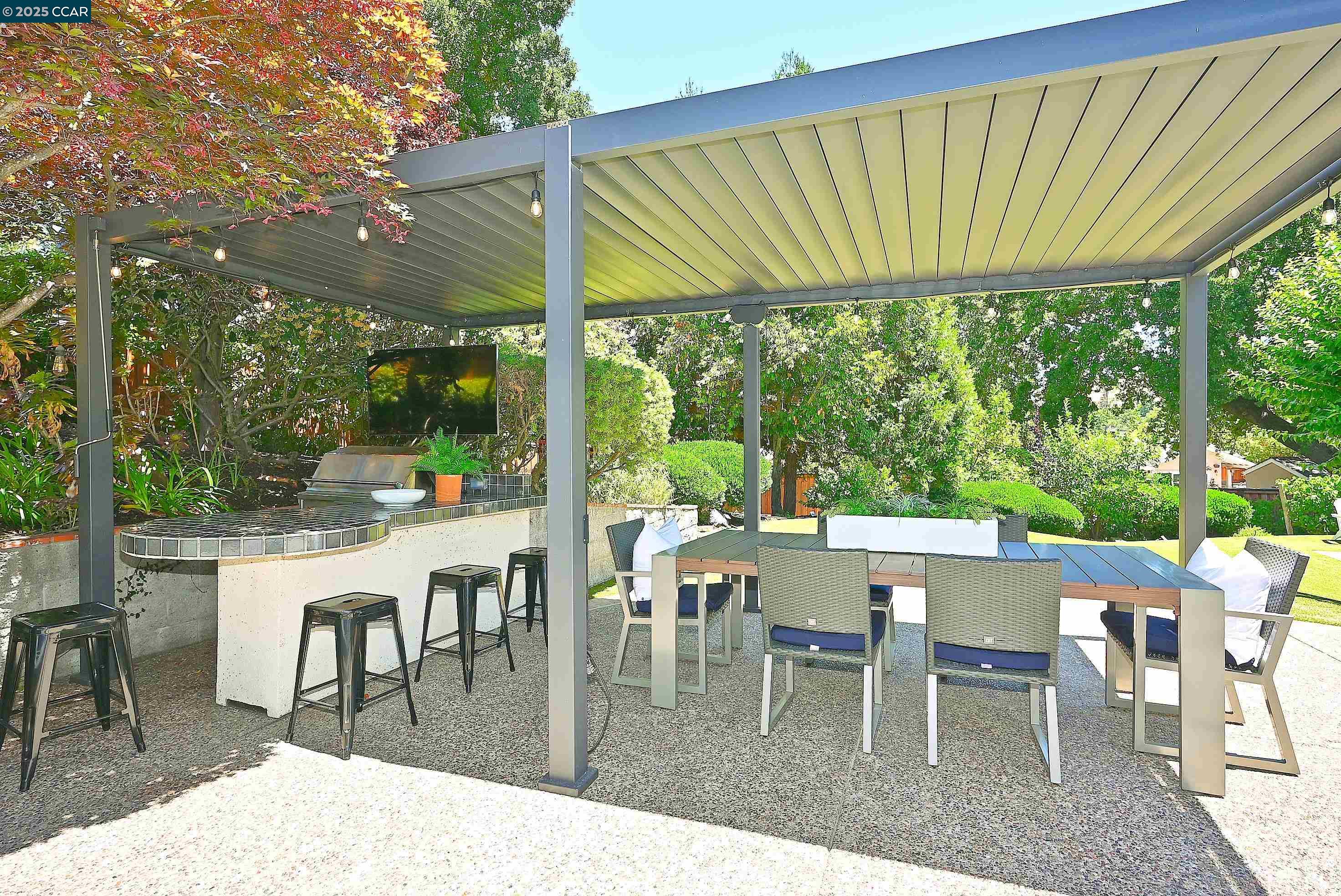 Detail Gallery Image 36 of 60 For 421 Twin Oaks Ln, Walnut Creek,  CA 94596 - 5 Beds | 3/1 Baths