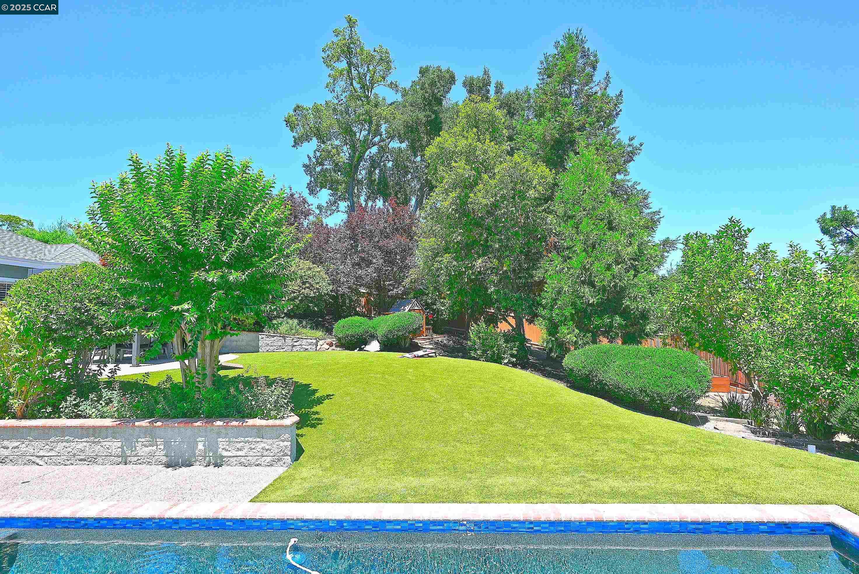 Detail Gallery Image 41 of 60 For 421 Twin Oaks Ln, Walnut Creek,  CA 94596 - 5 Beds | 3/1 Baths