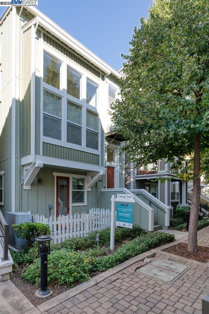 Detail Gallery Image 3 of 33 For 4214 Providence Ter, Fremont,  CA 94538 - 3 Beds | 3/1 Baths