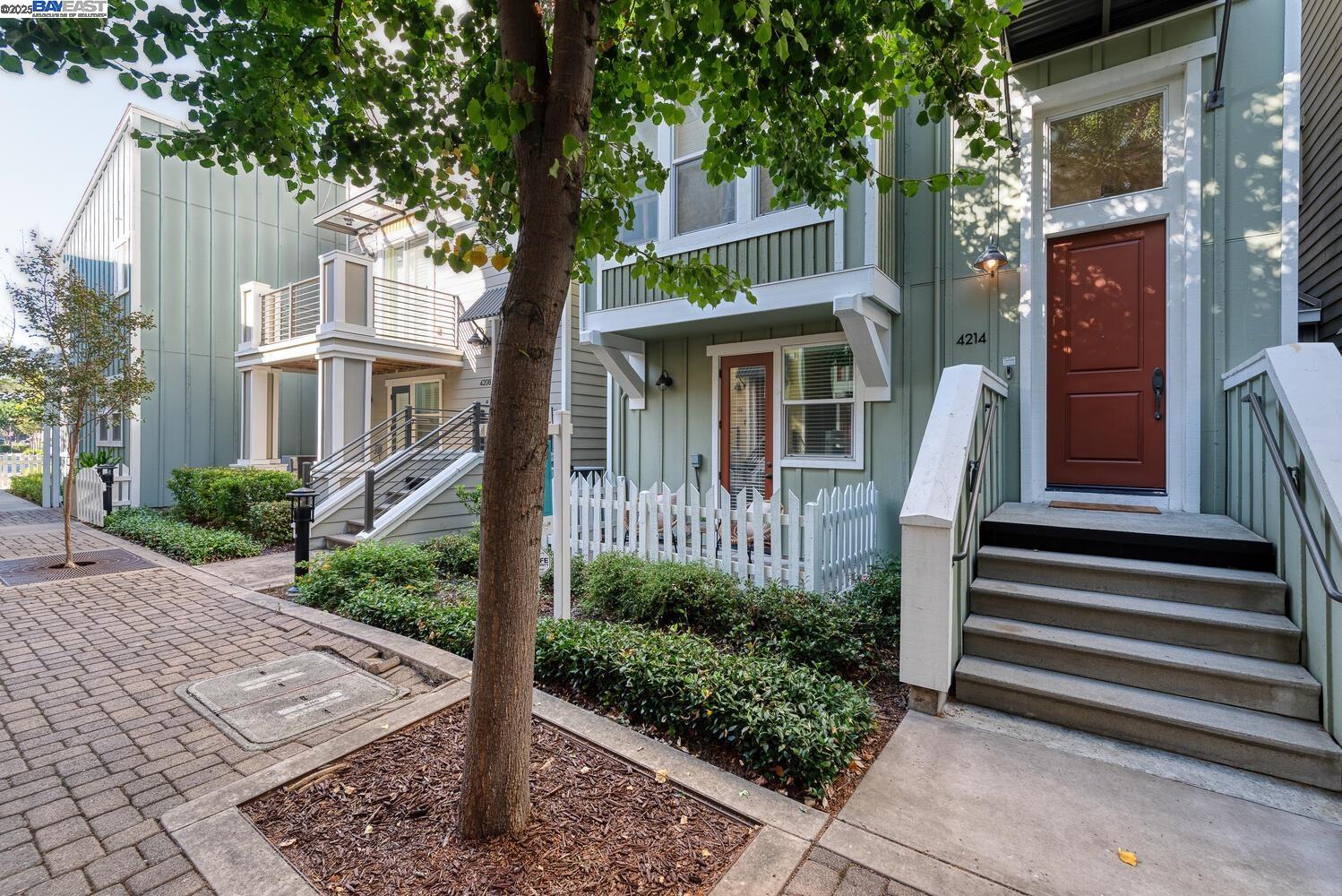 Detail Gallery Image 5 of 33 For 4214 Providence Ter, Fremont,  CA 94538 - 3 Beds | 3/1 Baths