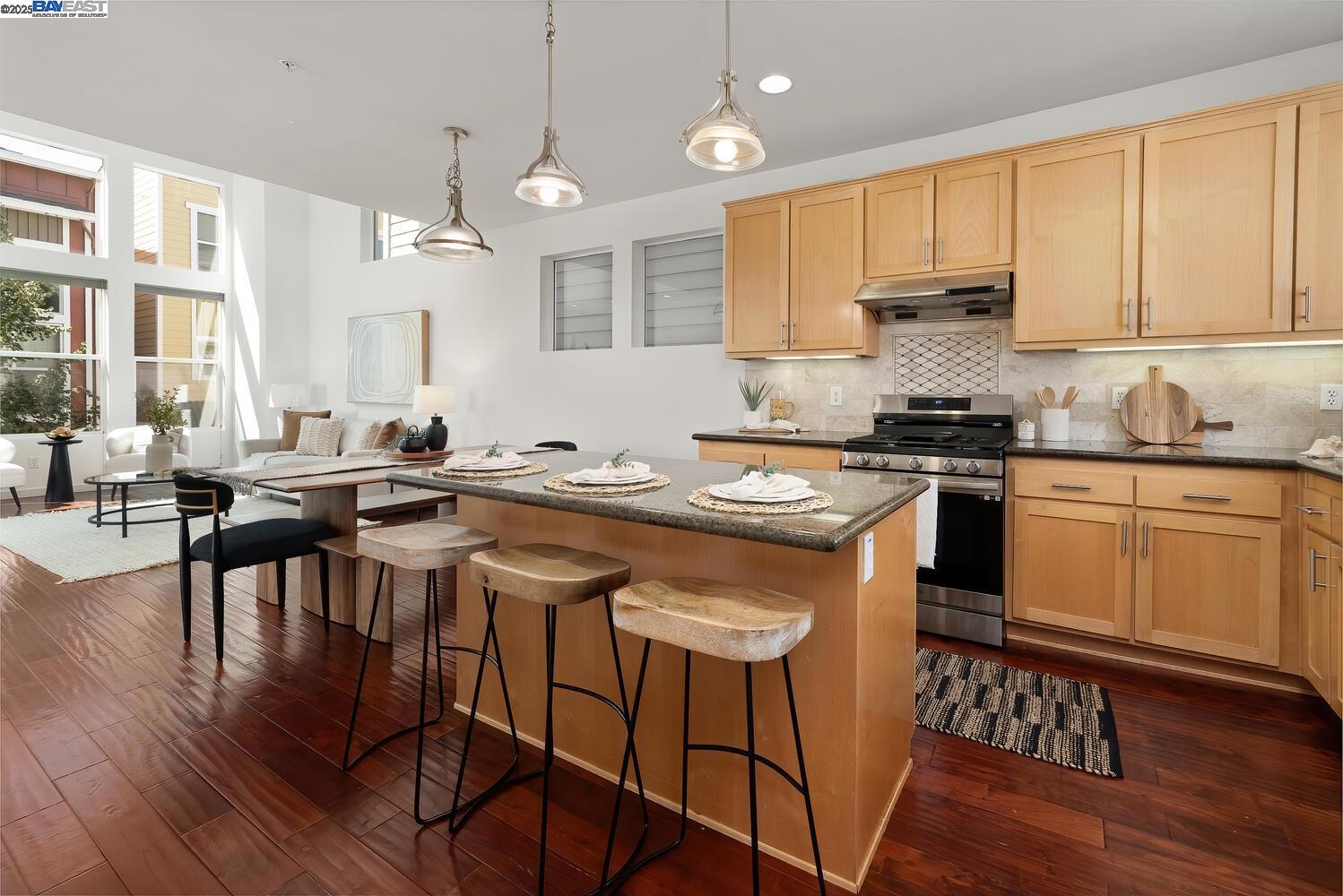 Detail Gallery Image 8 of 33 For 4214 Providence Ter, Fremont,  CA 94538 - 3 Beds | 3/1 Baths