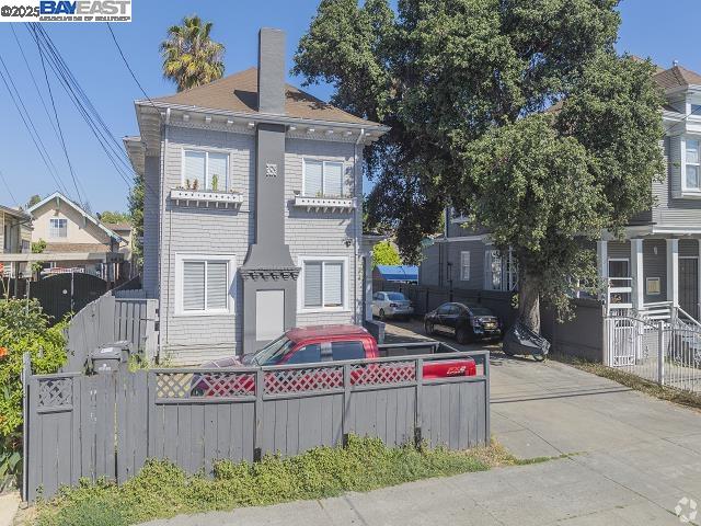 Detail Gallery Image 2 of 10 For 1832 Fruitvale Ave, Oakland,  CA 94601 - – Beds | – Baths