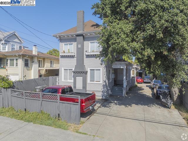 Detail Gallery Image 3 of 10 For 1832 Fruitvale Ave, Oakland,  CA 94601 - – Beds | – Baths