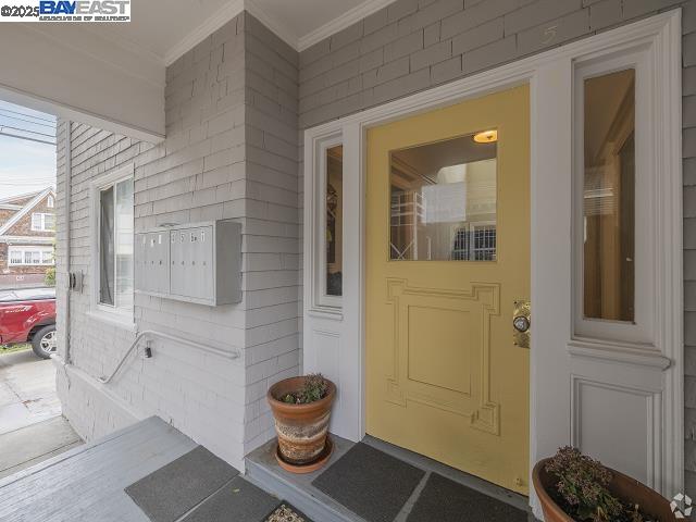 Detail Gallery Image 5 of 10 For 1832 Fruitvale Ave, Oakland,  CA 94601 - – Beds | – Baths