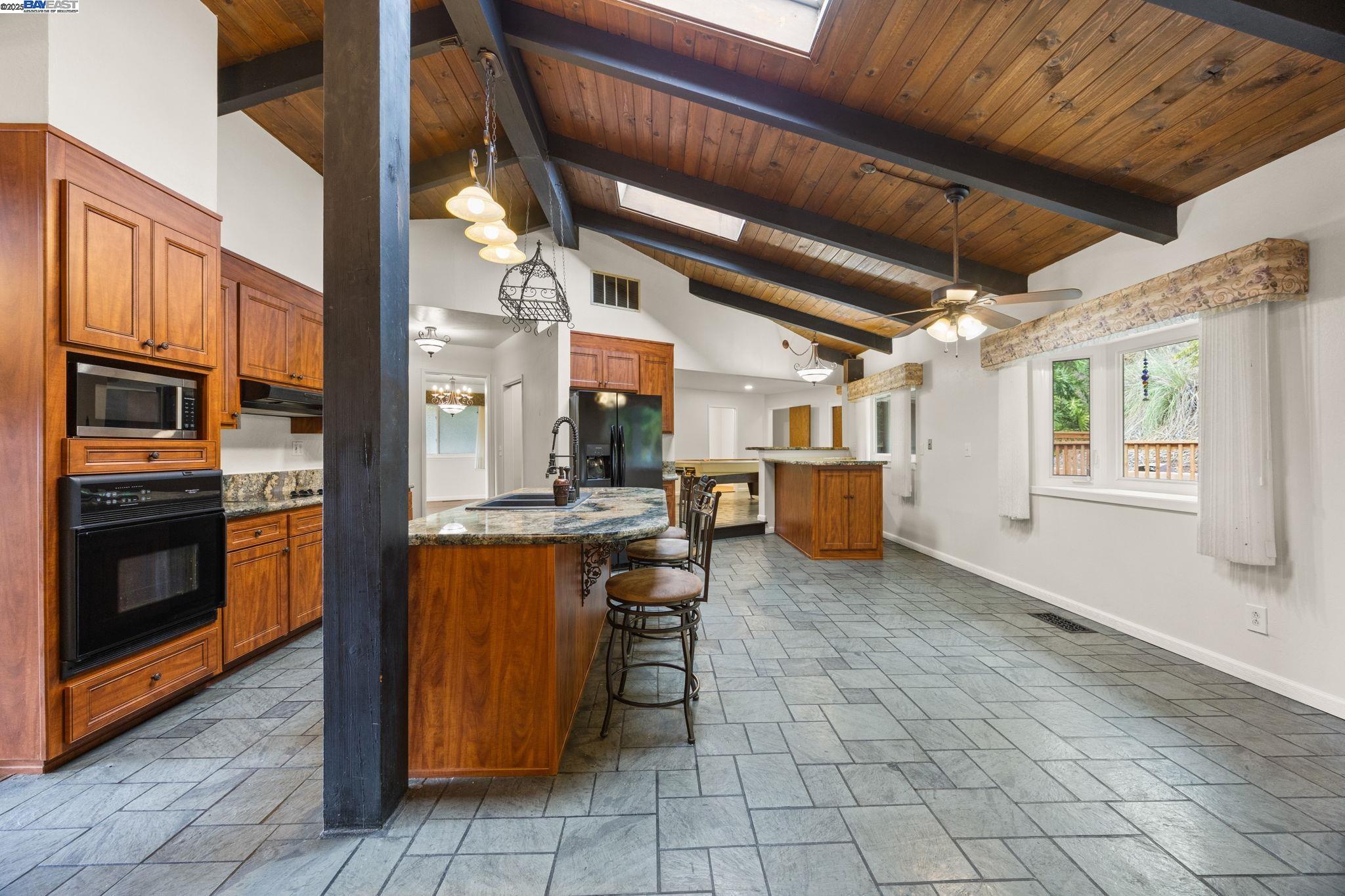 Detail Gallery Image 11 of 54 For 699 Fiesta Place, Hayward,  CA 94544 - 4 Beds | 2/1 Baths