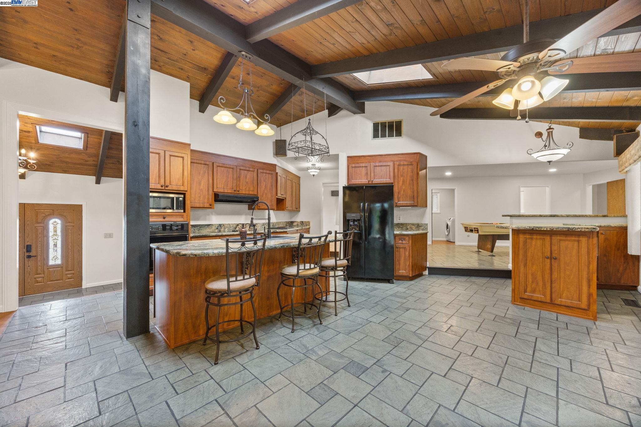 Detail Gallery Image 12 of 54 For 699 Fiesta Place, Hayward,  CA 94544 - 4 Beds | 2/1 Baths