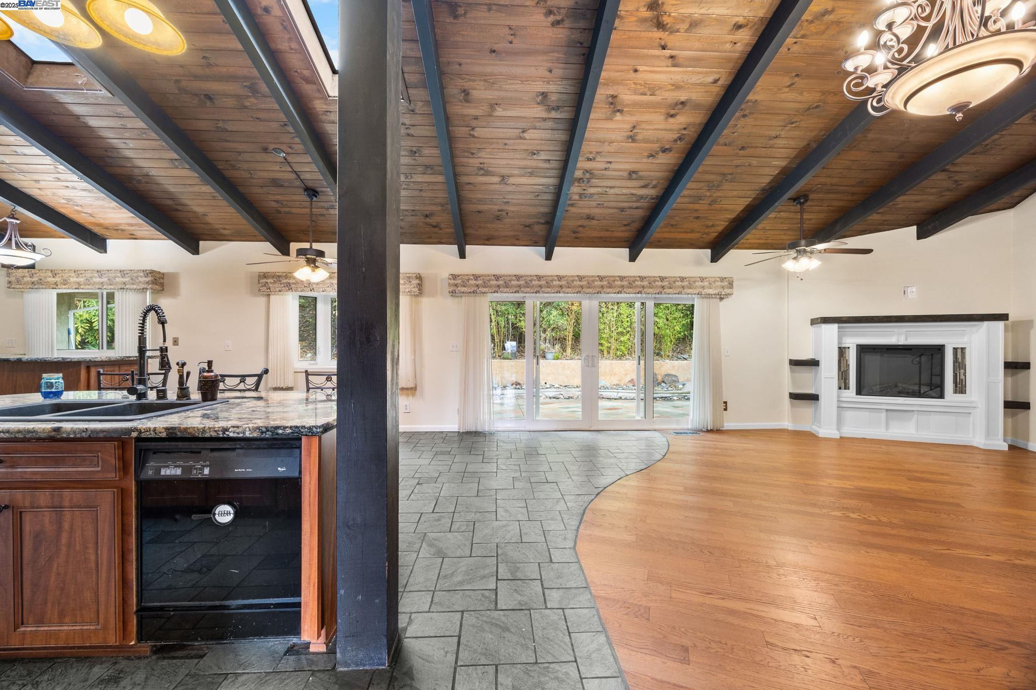 Detail Gallery Image 7 of 54 For 699 Fiesta Place, Hayward,  CA 94544 - 4 Beds | 2/1 Baths