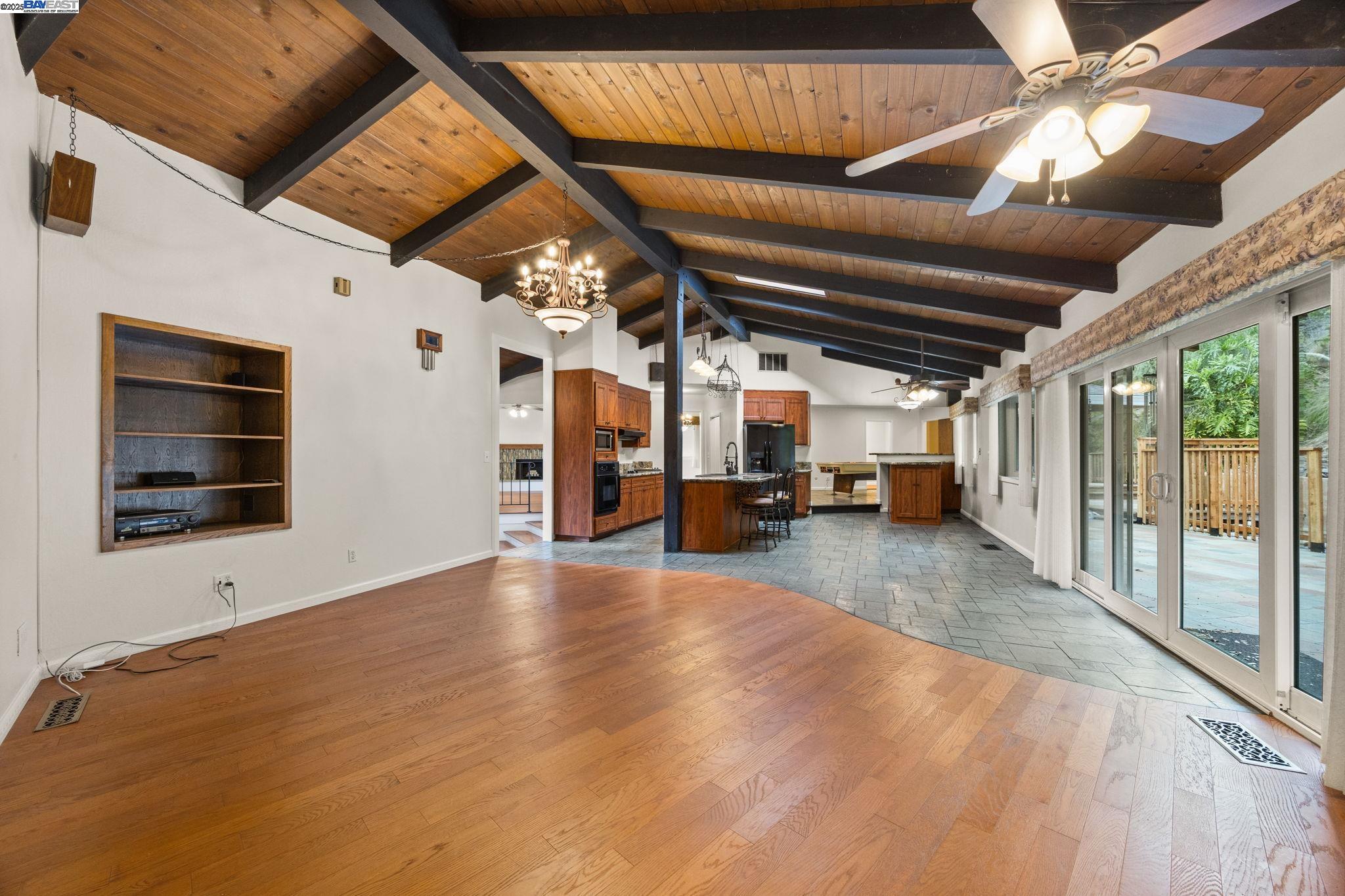 Detail Gallery Image 10 of 54 For 699 Fiesta Place, Hayward,  CA 94544 - 4 Beds | 2/1 Baths