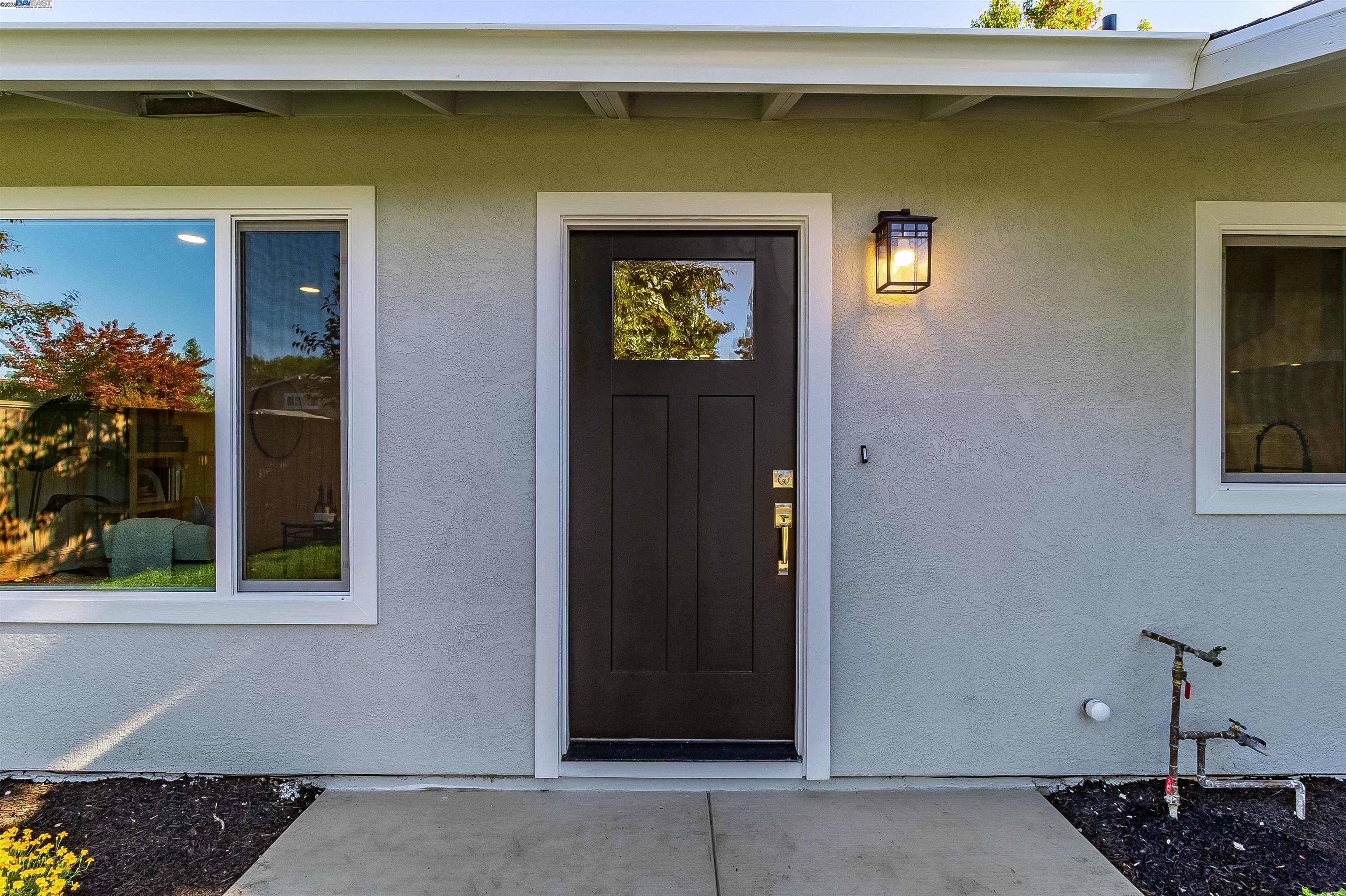 Detail Gallery Image 4 of 38 For 5436 Charlotte Way, Livermore,  CA 94550 - 4 Beds | 2 Baths