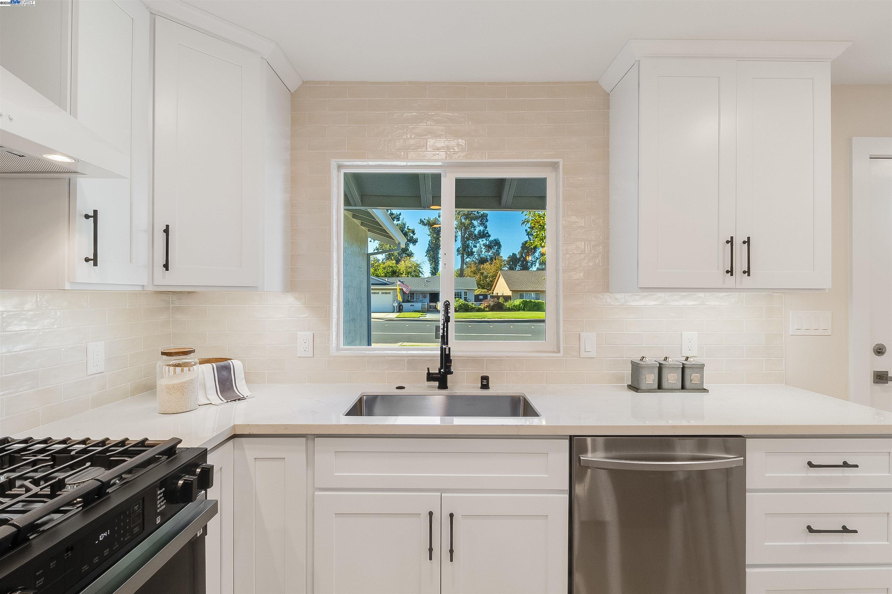 Detail Gallery Image 8 of 38 For 5436 Charlotte Way, Livermore,  CA 94550 - 4 Beds | 2 Baths