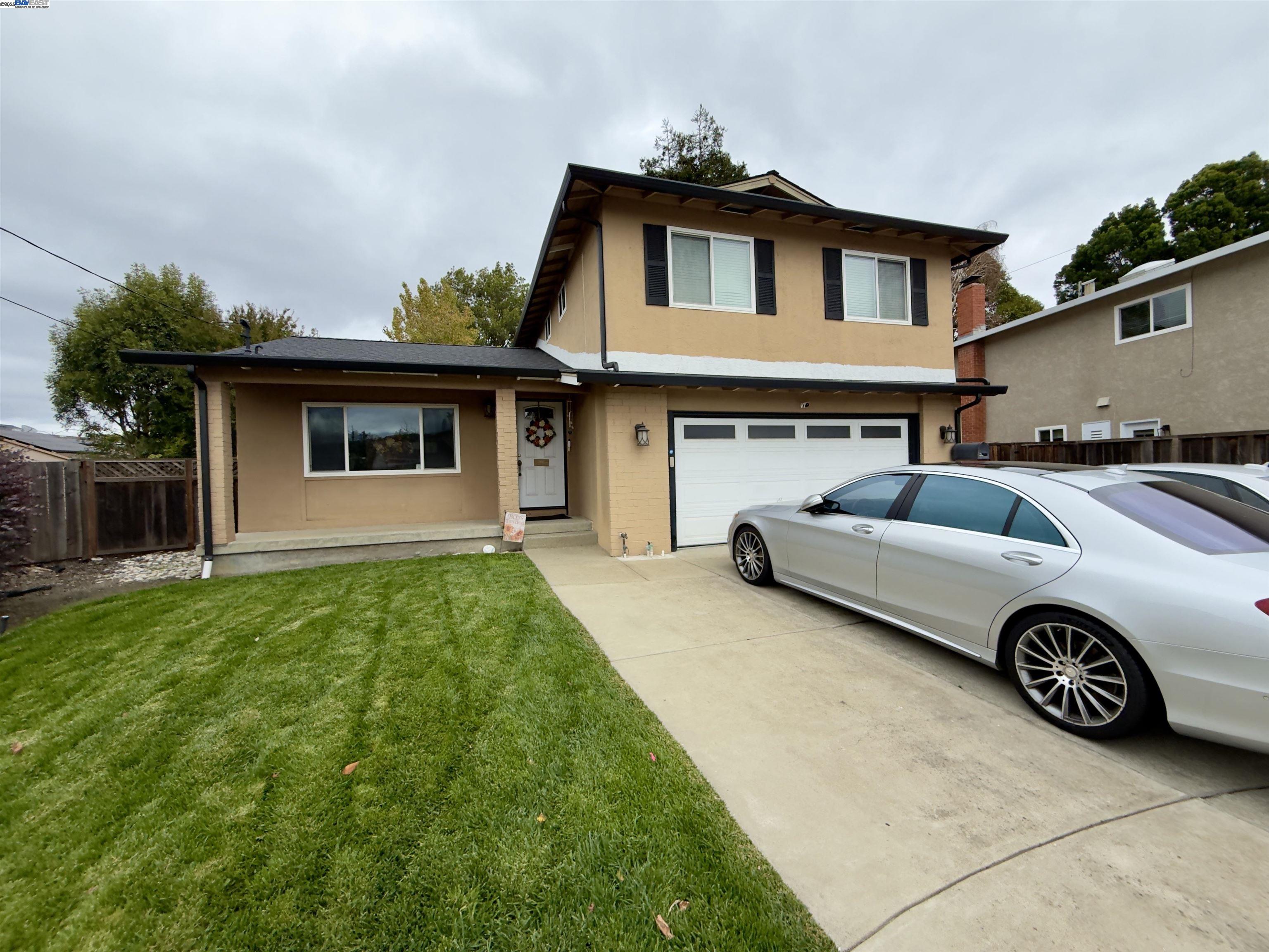 Detail Gallery Image 2 of 10 For 7065 Lancaster Ct, Dublin,  CA 94568 - 4 Beds | 2/1 Baths