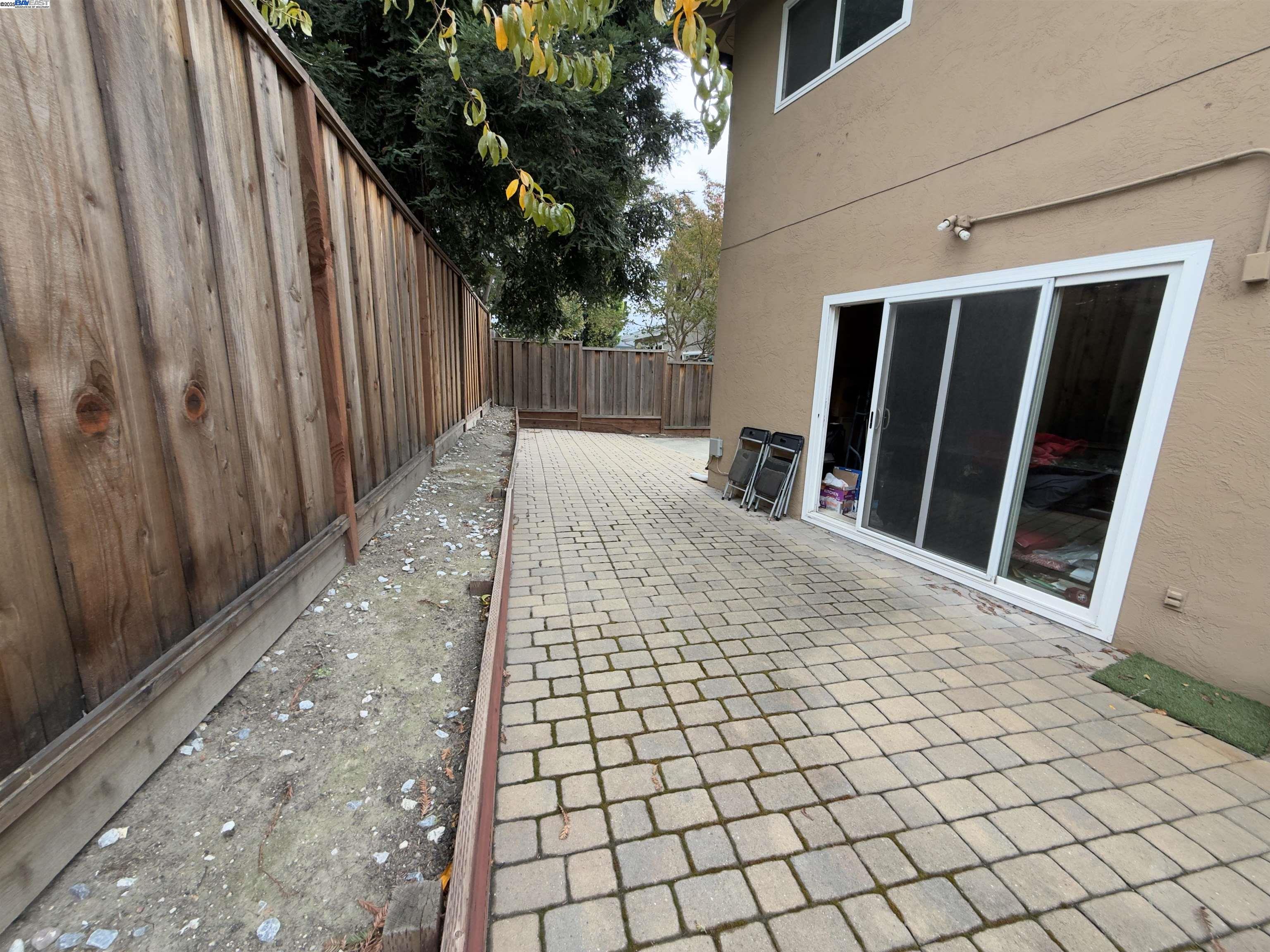 Detail Gallery Image 6 of 10 For 7065 Lancaster Ct, Dublin,  CA 94568 - 4 Beds | 2/1 Baths