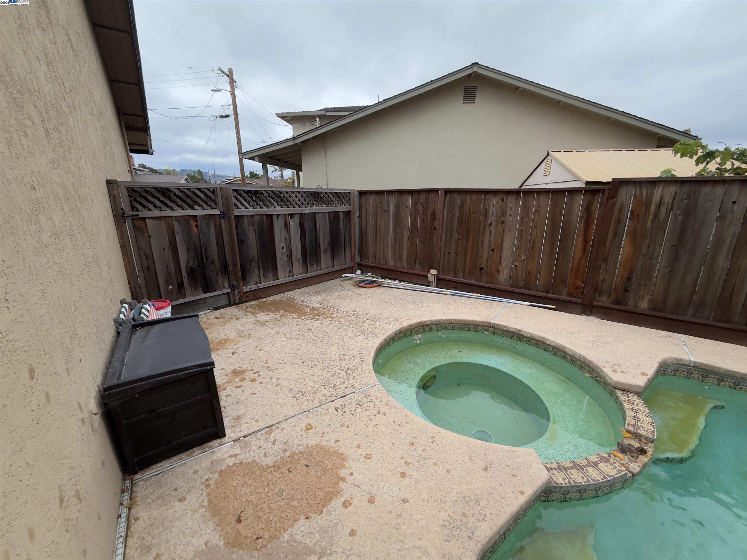 Detail Gallery Image 10 of 10 For 7065 Lancaster Ct, Dublin,  CA 94568 - 4 Beds | 2/1 Baths