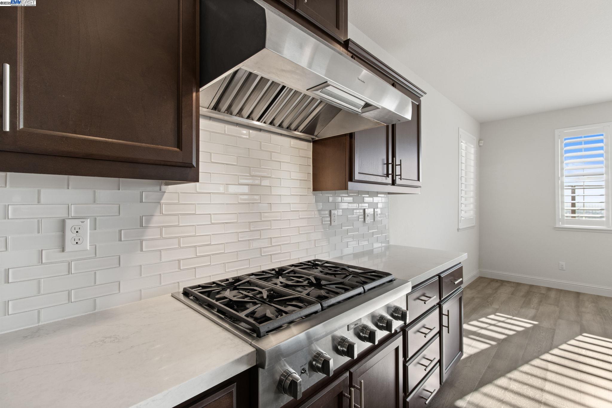 Detail Gallery Image 13 of 43 For 28719 Vista Grande Dr, Hayward,  CA 94544 - 5 Beds | 3 Baths