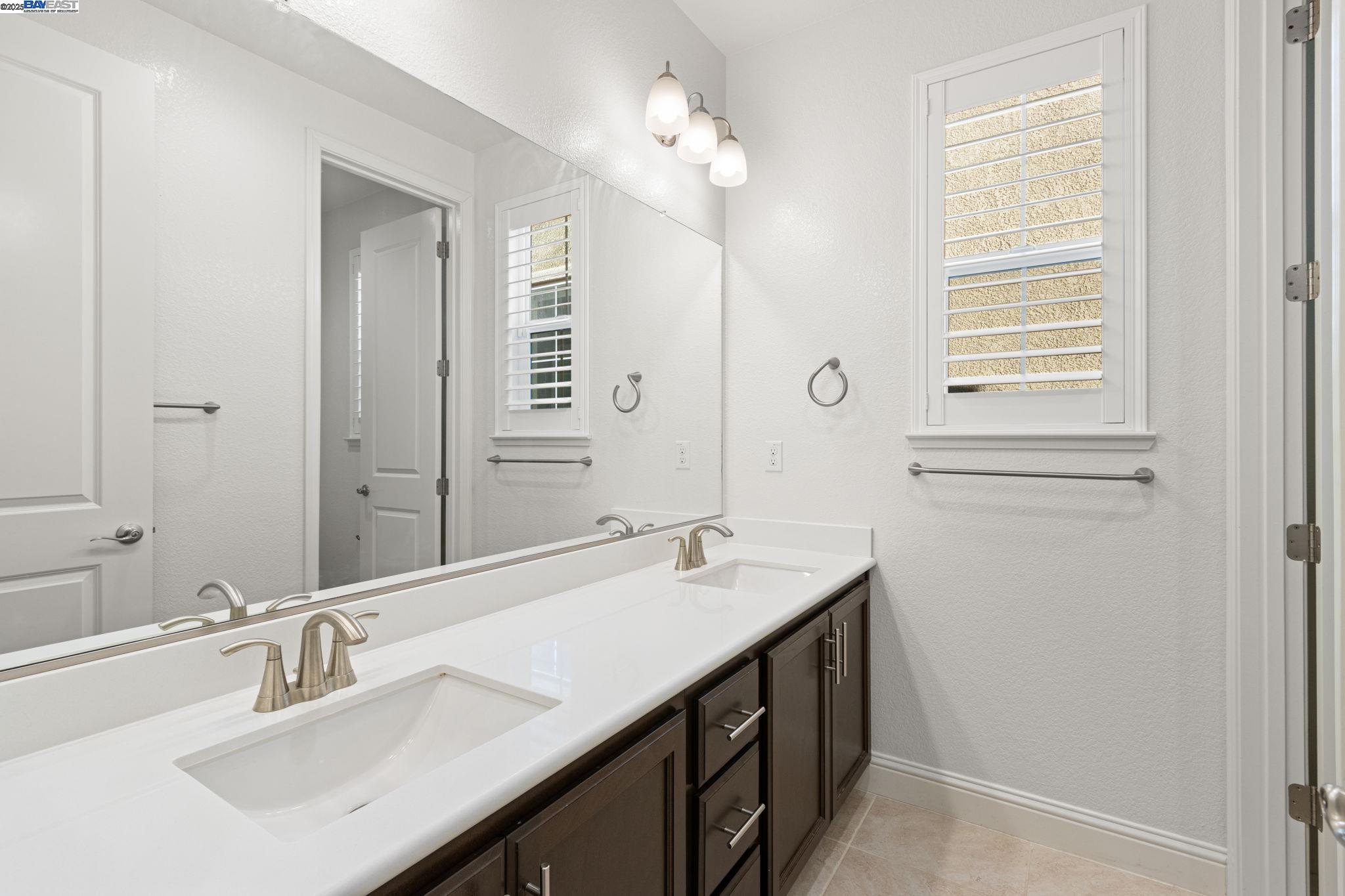 Detail Gallery Image 19 of 43 For 28719 Vista Grande Dr, Hayward,  CA 94544 - 5 Beds | 3 Baths