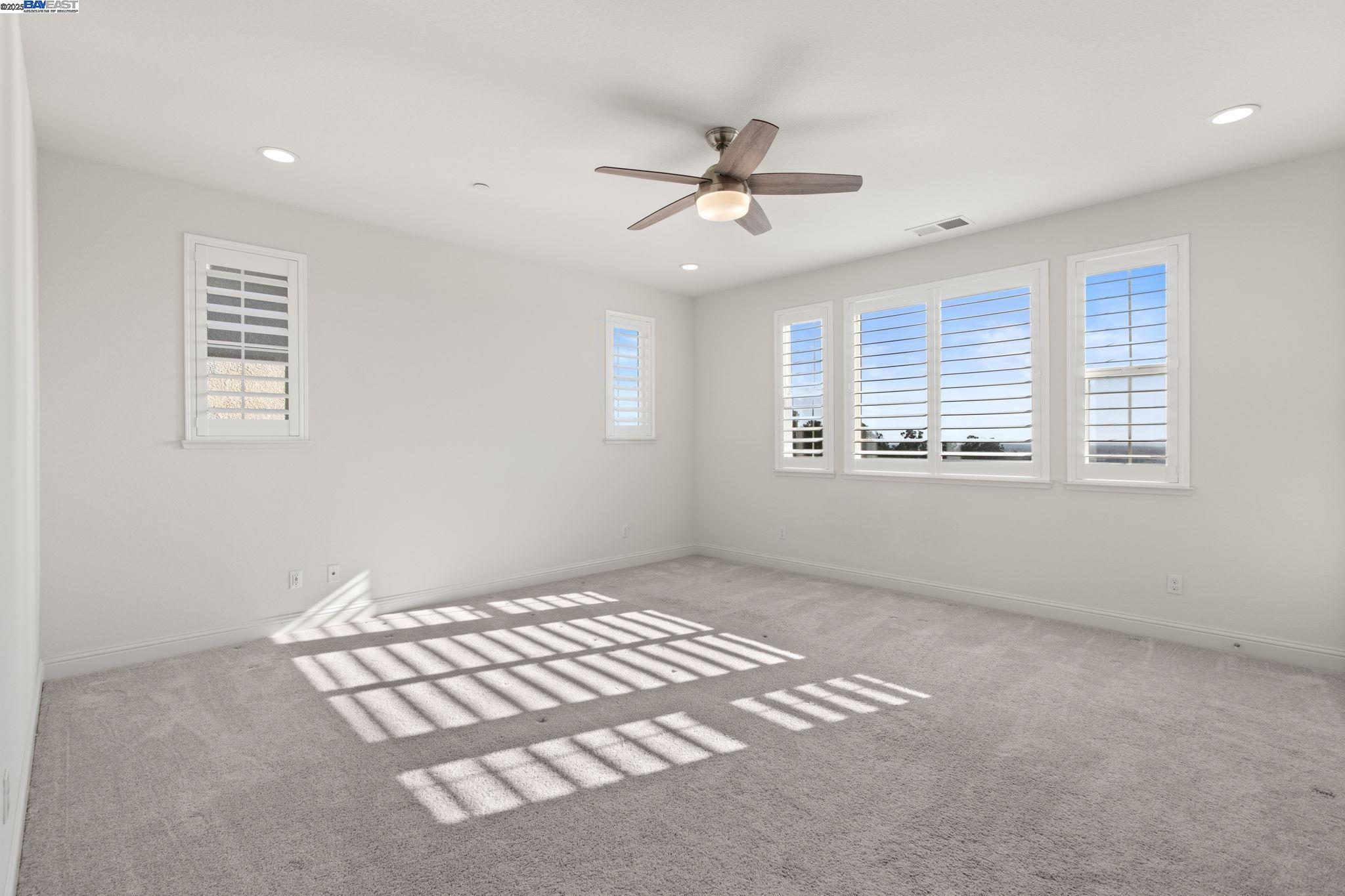 Detail Gallery Image 20 of 43 For 28719 Vista Grande Dr, Hayward,  CA 94544 - 5 Beds | 3 Baths