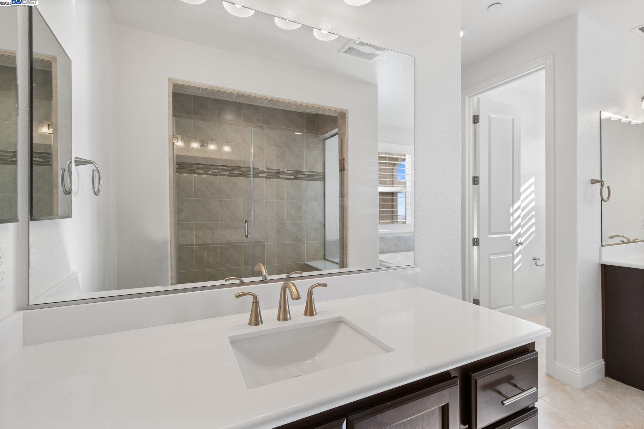 Detail Gallery Image 23 of 43 For 28719 Vista Grande Dr, Hayward,  CA 94544 - 5 Beds | 3 Baths