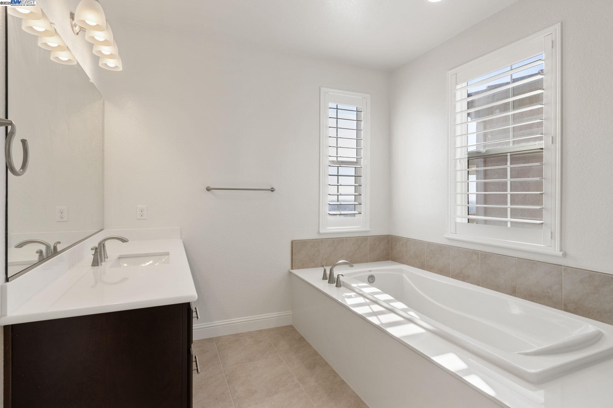 Detail Gallery Image 24 of 43 For 28719 Vista Grande Dr, Hayward,  CA 94544 - 5 Beds | 3 Baths