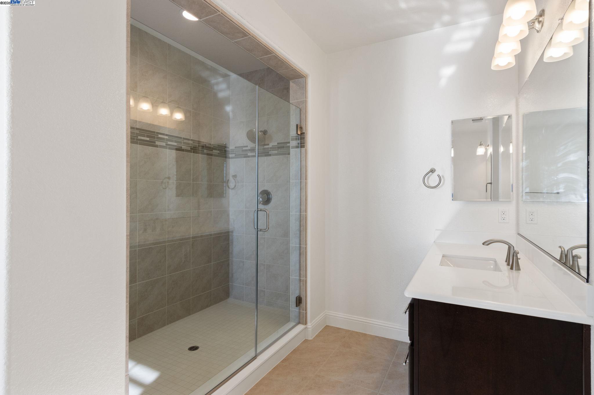 Detail Gallery Image 25 of 43 For 28719 Vista Grande Dr, Hayward,  CA 94544 - 5 Beds | 3 Baths