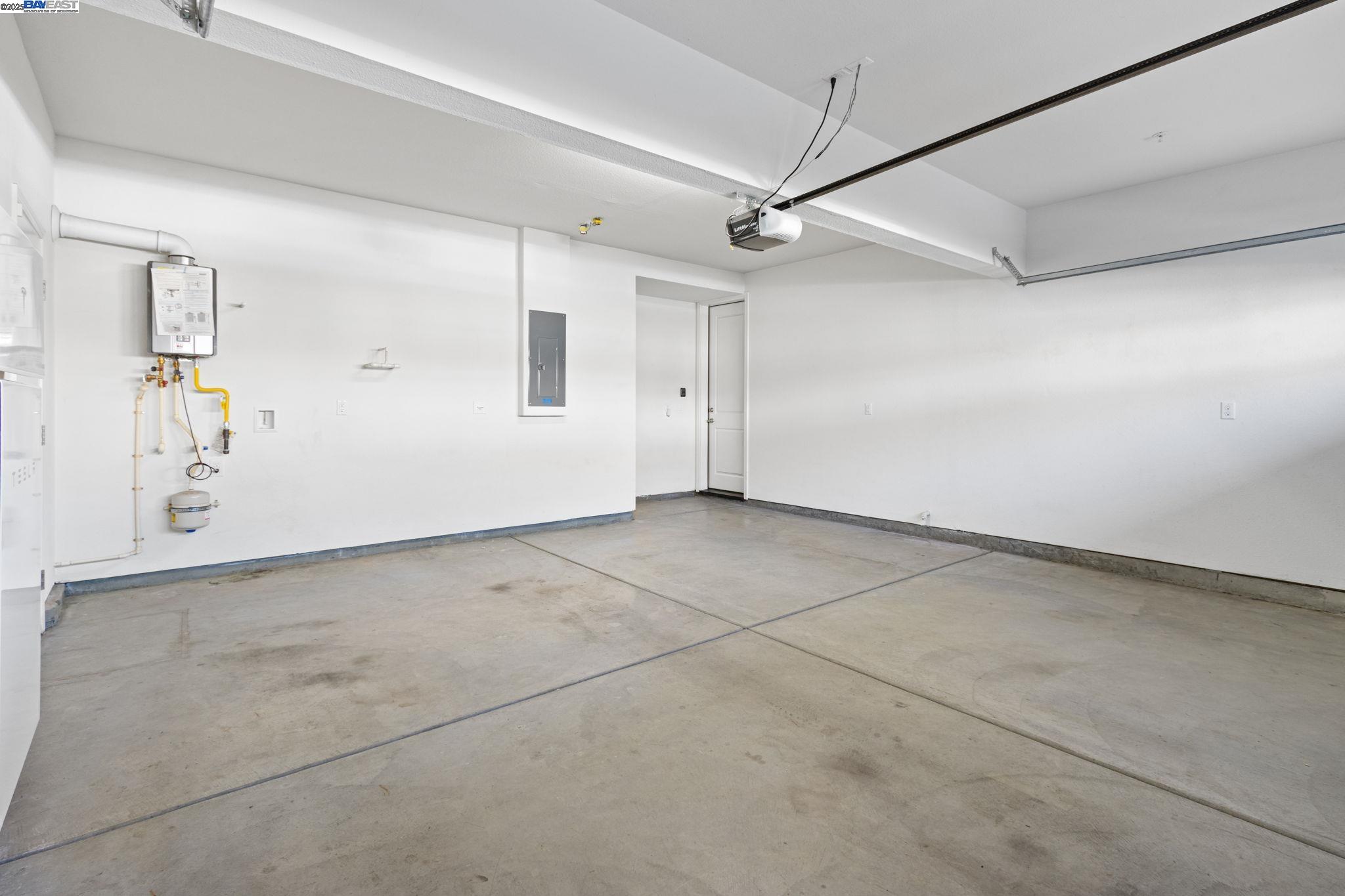 Detail Gallery Image 30 of 43 For 28719 Vista Grande Dr, Hayward,  CA 94544 - 5 Beds | 3 Baths