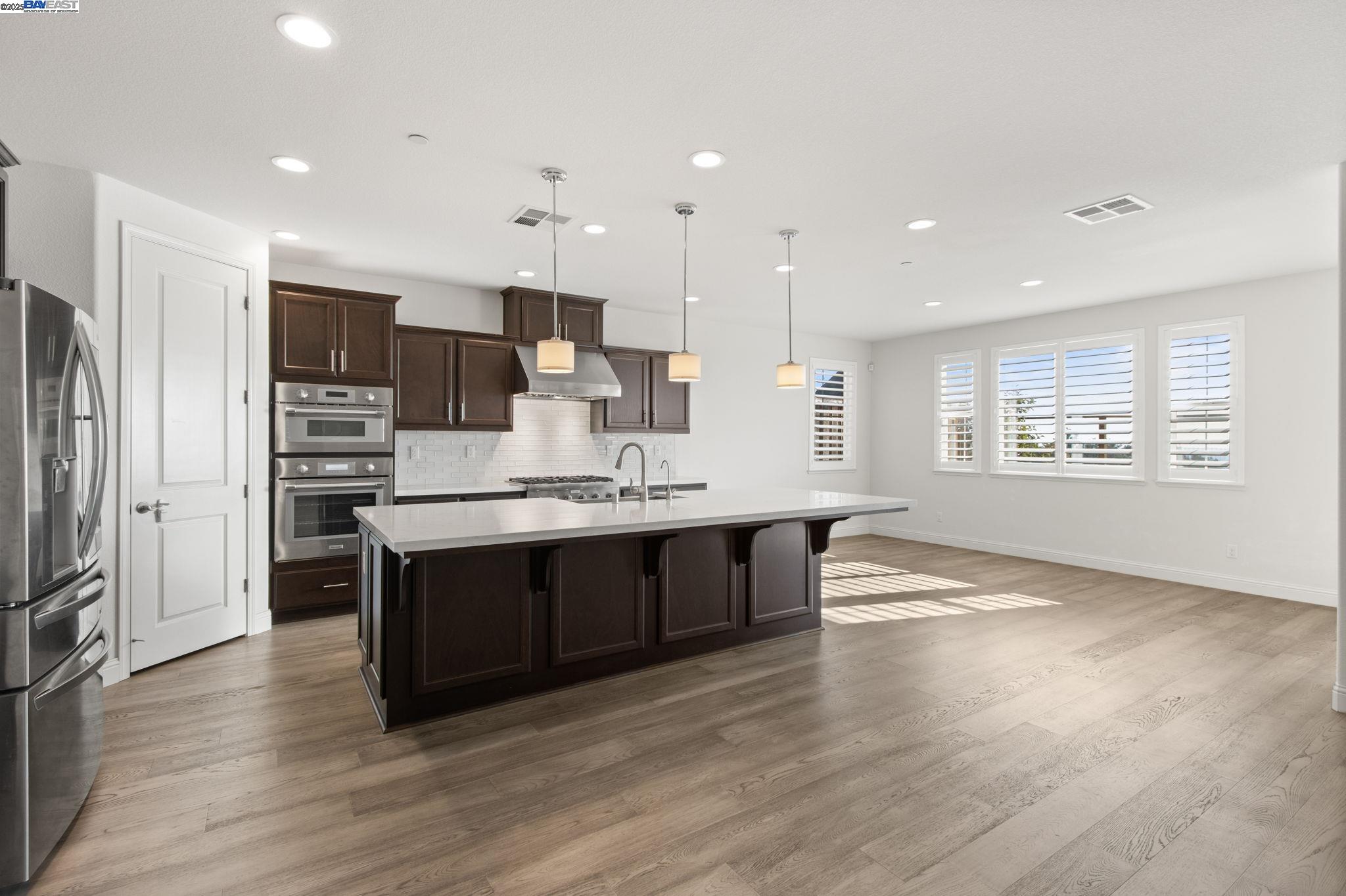 Detail Gallery Image 10 of 43 For 28719 Vista Grande Dr, Hayward,  CA 94544 - 5 Beds | 3 Baths