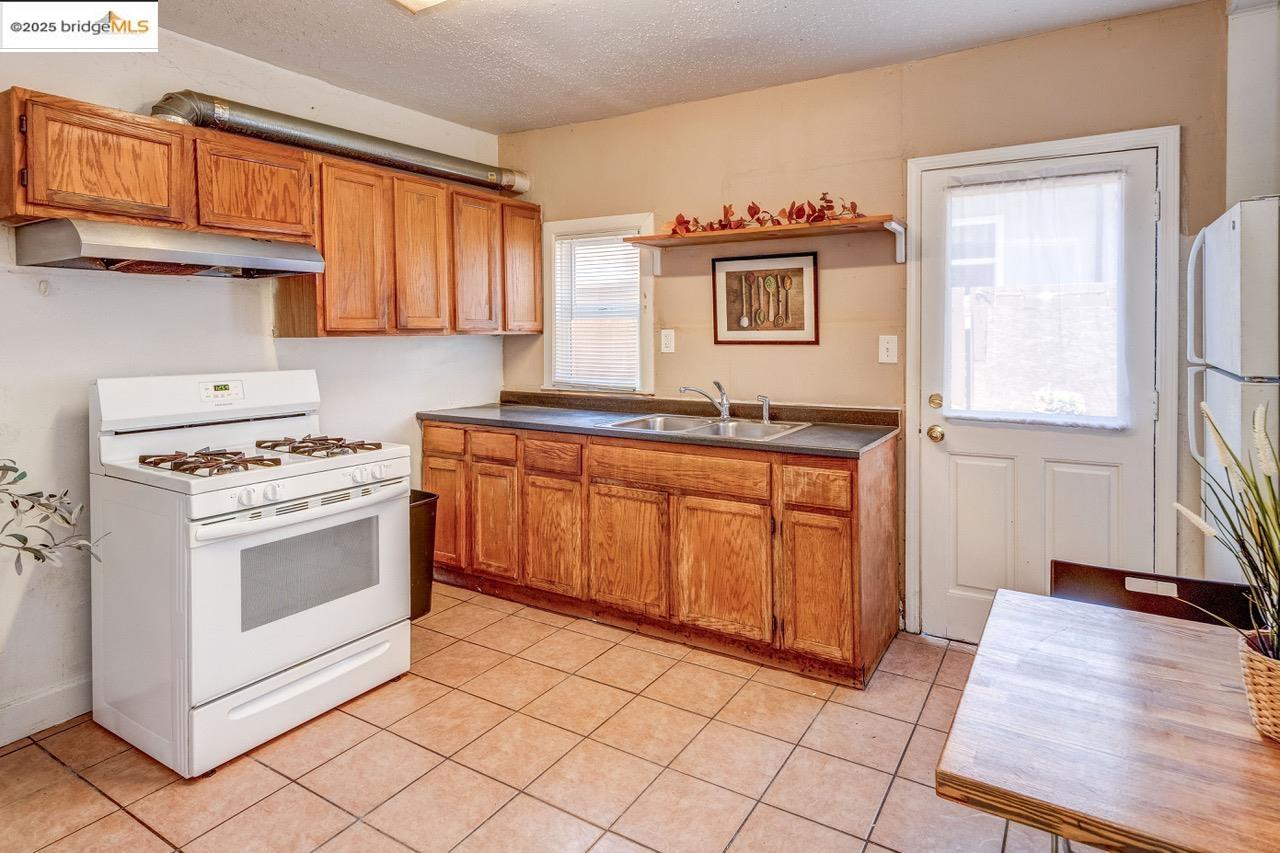 Detail Gallery Image 18 of 20 For 701 Alamo Ave, Richmond,  CA 94801 - – Beds | – Baths