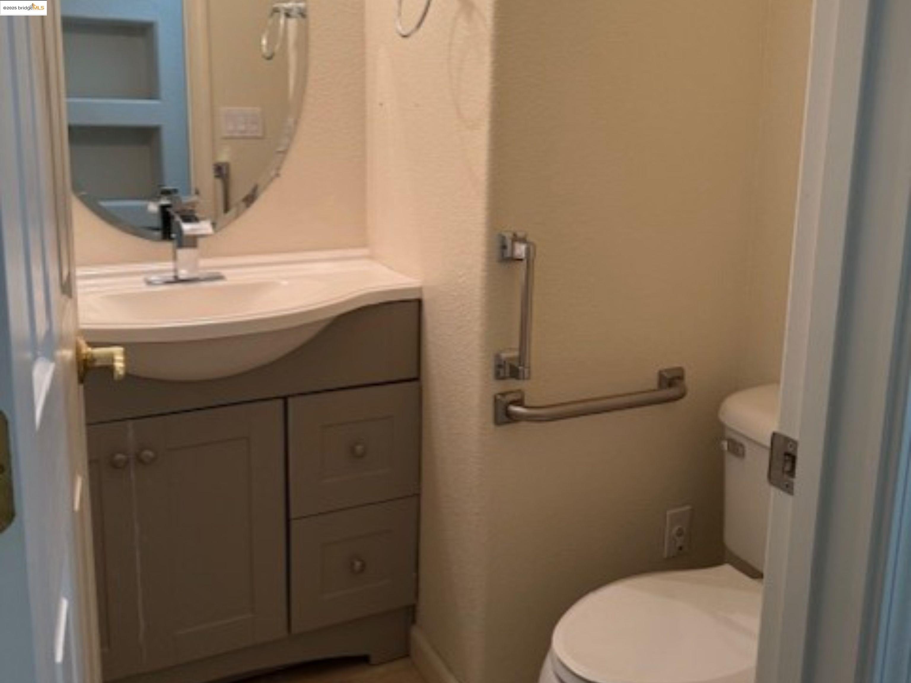 Detail Gallery Image 4 of 13 For 603 Twin Lakes Ln, Rio Vista,  CA 94571 - 3 Beds | 2/1 Baths