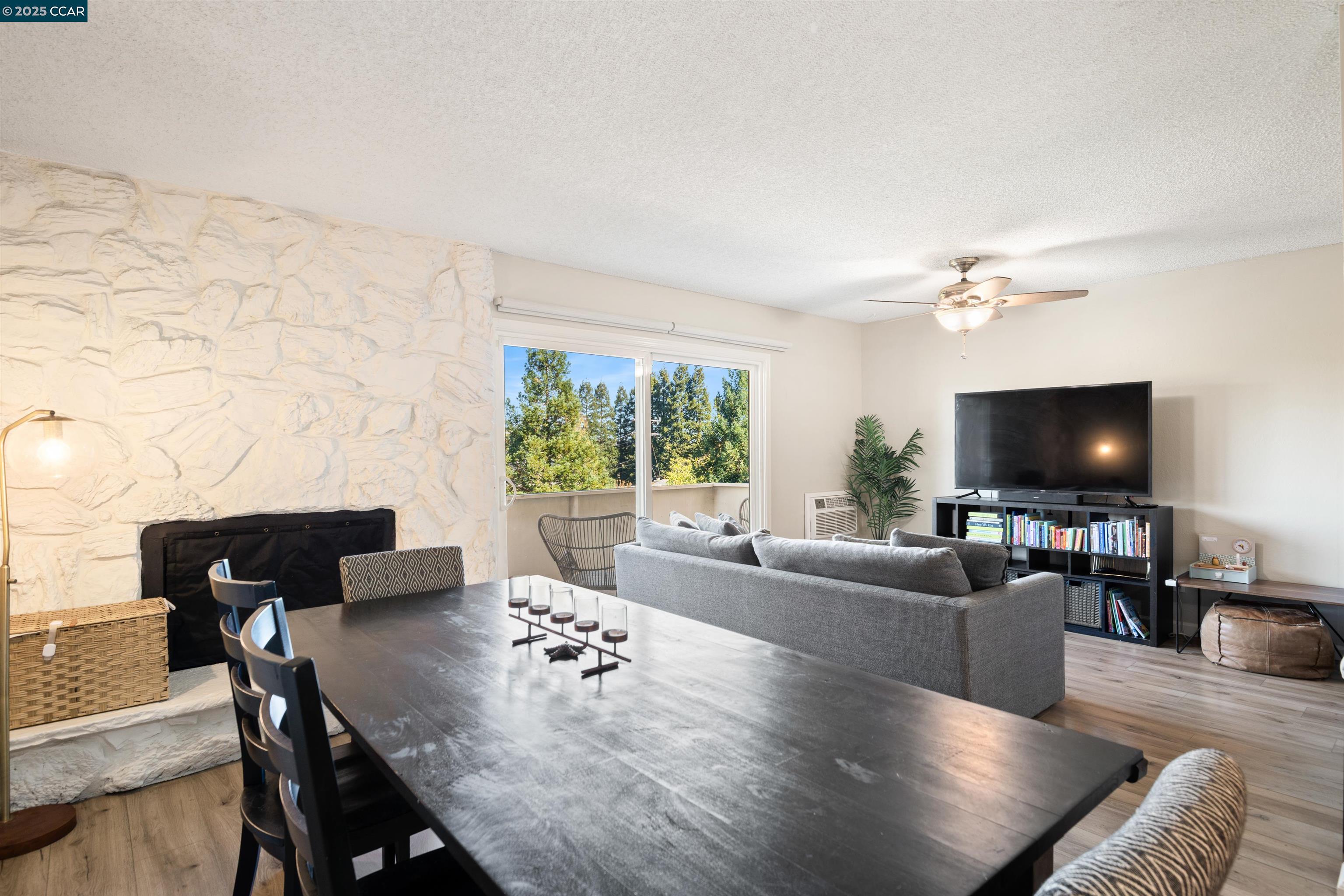 Detail Gallery Image 11 of 26 For 2420 Pleasant Hill Rd #4,  Pleasant Hill,  CA 94523 - 3 Beds | 1/1 Baths