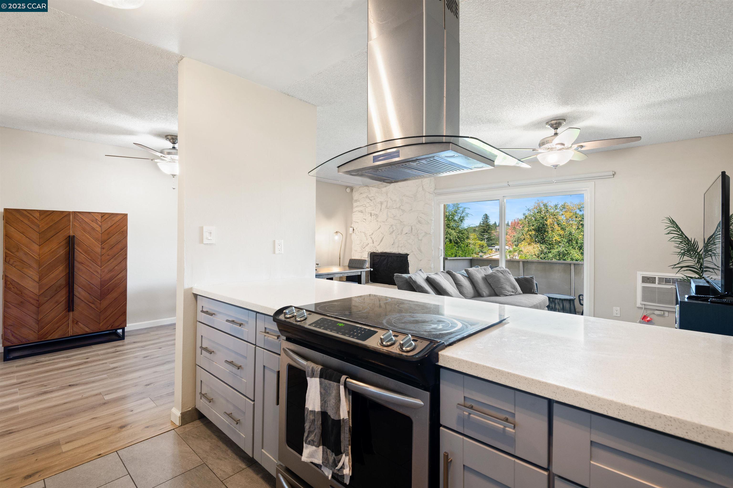 Detail Gallery Image 12 of 26 For 2420 Pleasant Hill Rd #4,  Pleasant Hill,  CA 94523 - 3 Beds | 1/1 Baths