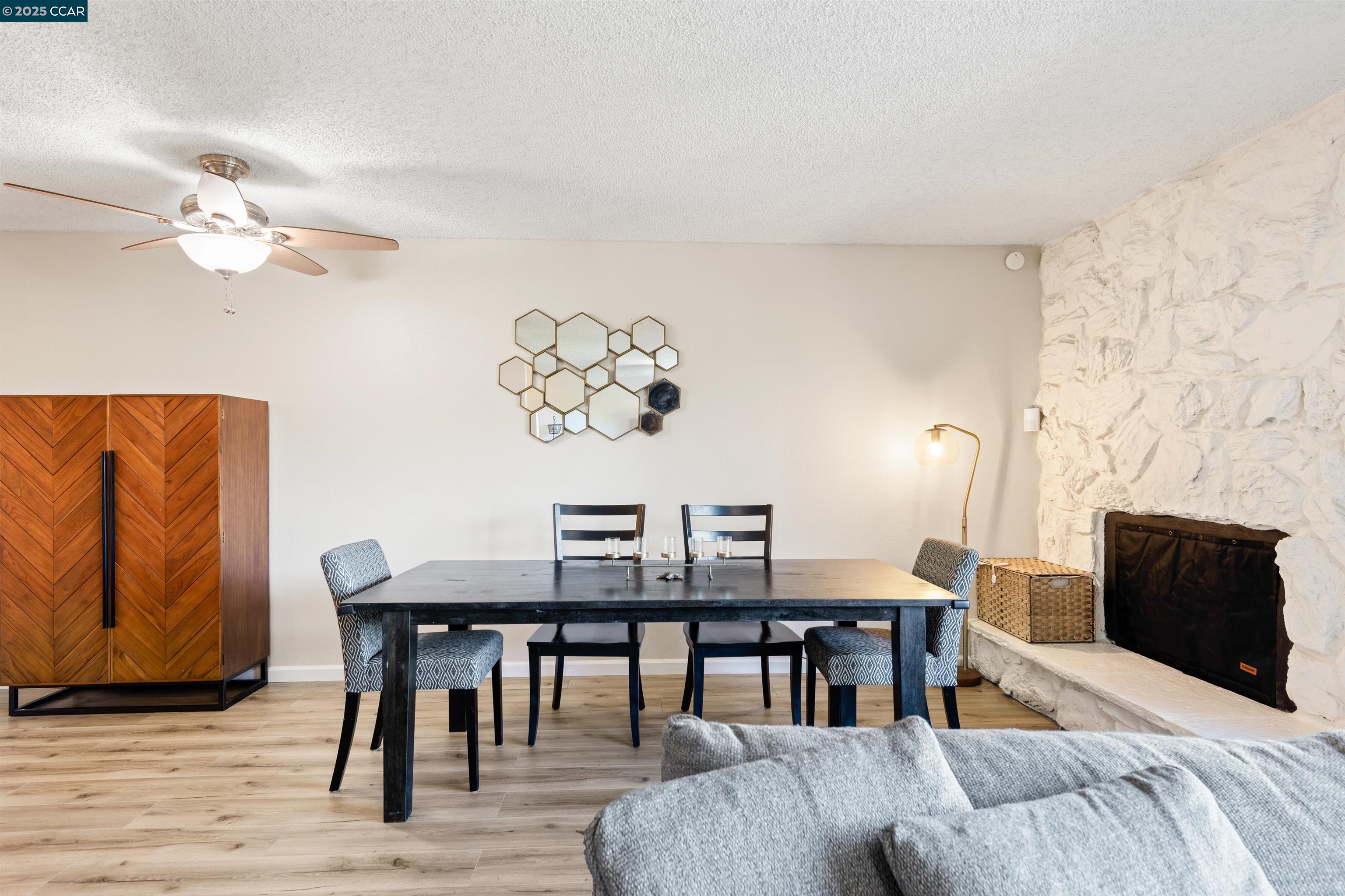 Detail Gallery Image 13 of 26 For 2420 Pleasant Hill Rd #4,  Pleasant Hill,  CA 94523 - 3 Beds | 1/1 Baths