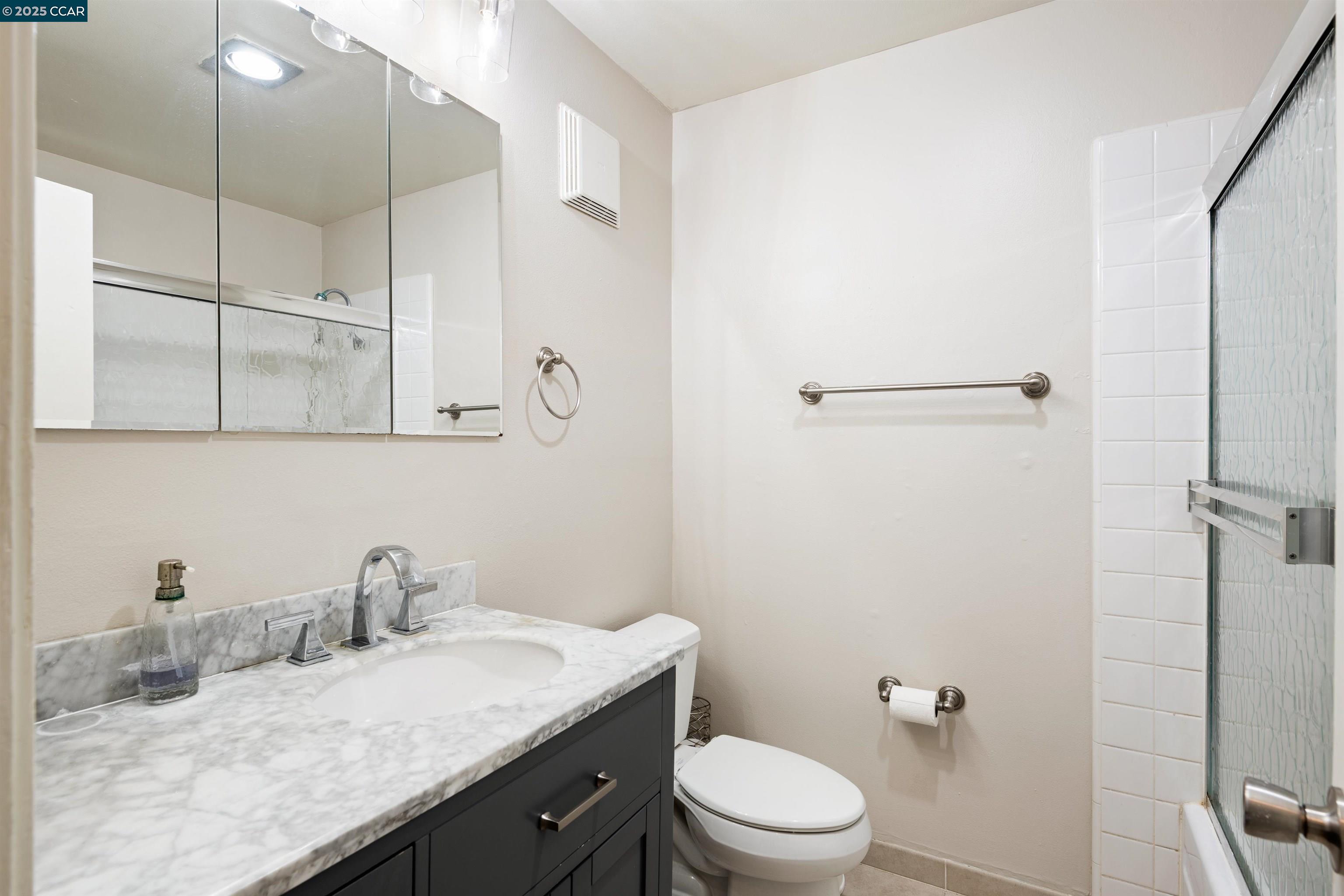 Detail Gallery Image 19 of 26 For 2420 Pleasant Hill Rd #4,  Pleasant Hill,  CA 94523 - 3 Beds | 1/1 Baths