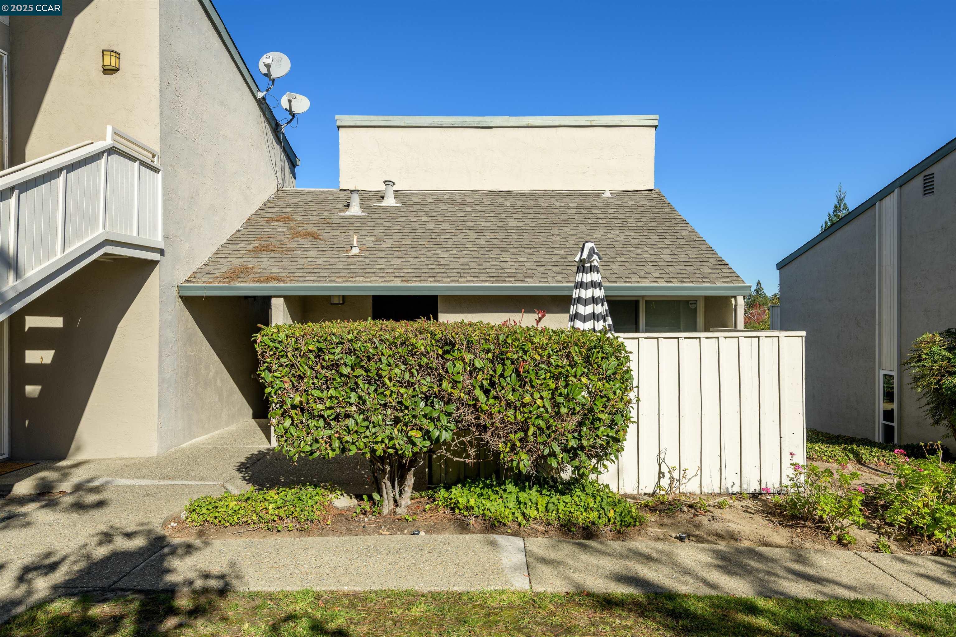 Detail Gallery Image 22 of 26 For 2420 Pleasant Hill Rd #4,  Pleasant Hill,  CA 94523 - 3 Beds | 1/1 Baths